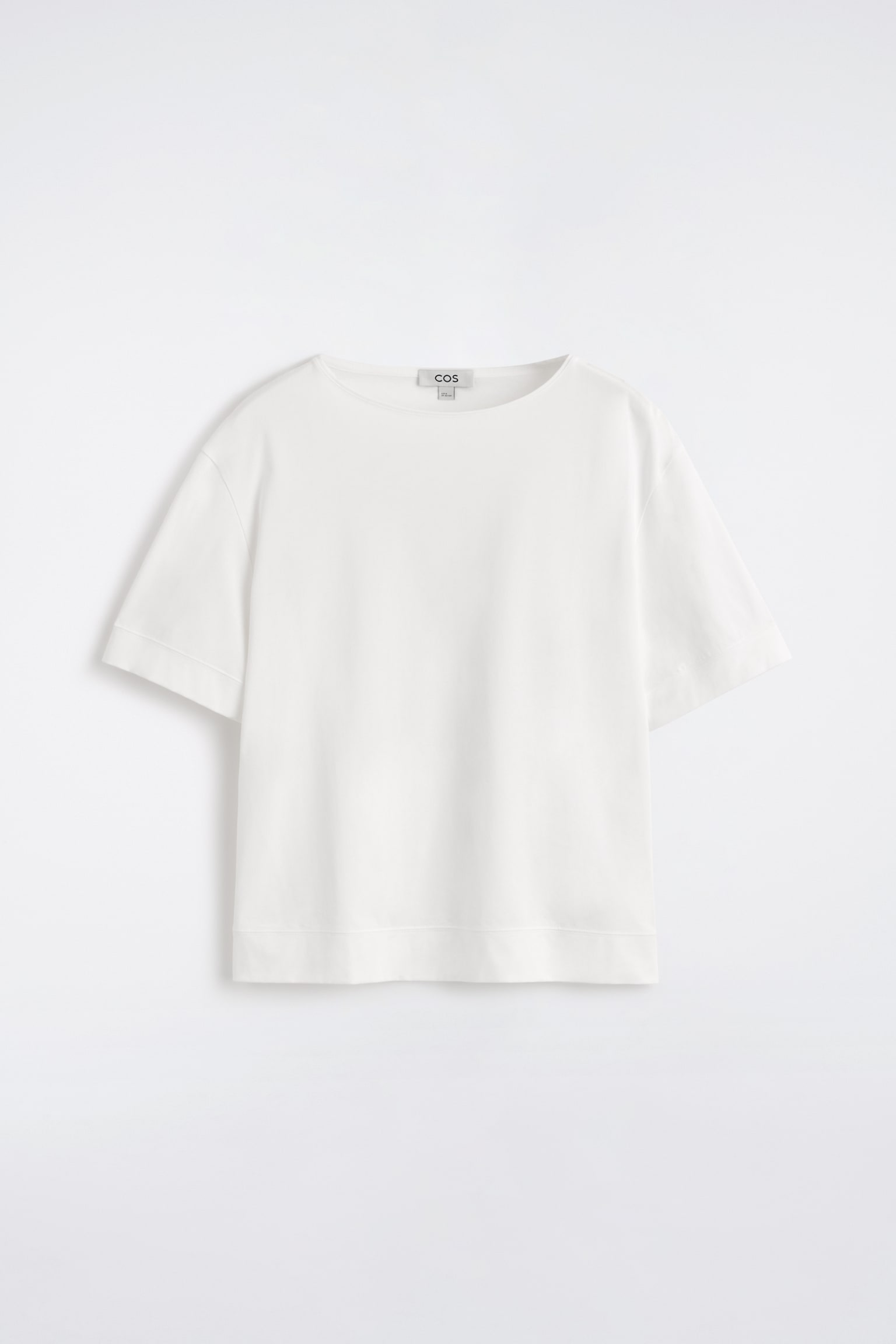BAWEŁNIANY T-SHIRT Z DEKOLTEM W ŁÓDKĘ - BIAŁY - 1