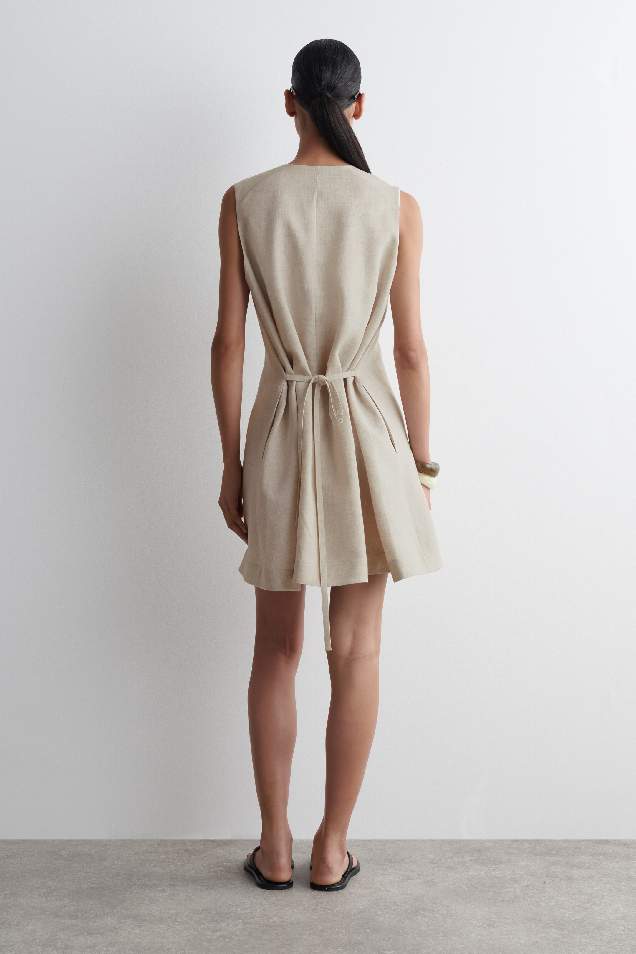 Vezi imaginea mai mare: ROCHIE MINI DIN IN CU NASTURI - FULGI DE OVĂZ - FEMEI | H&M RO 4