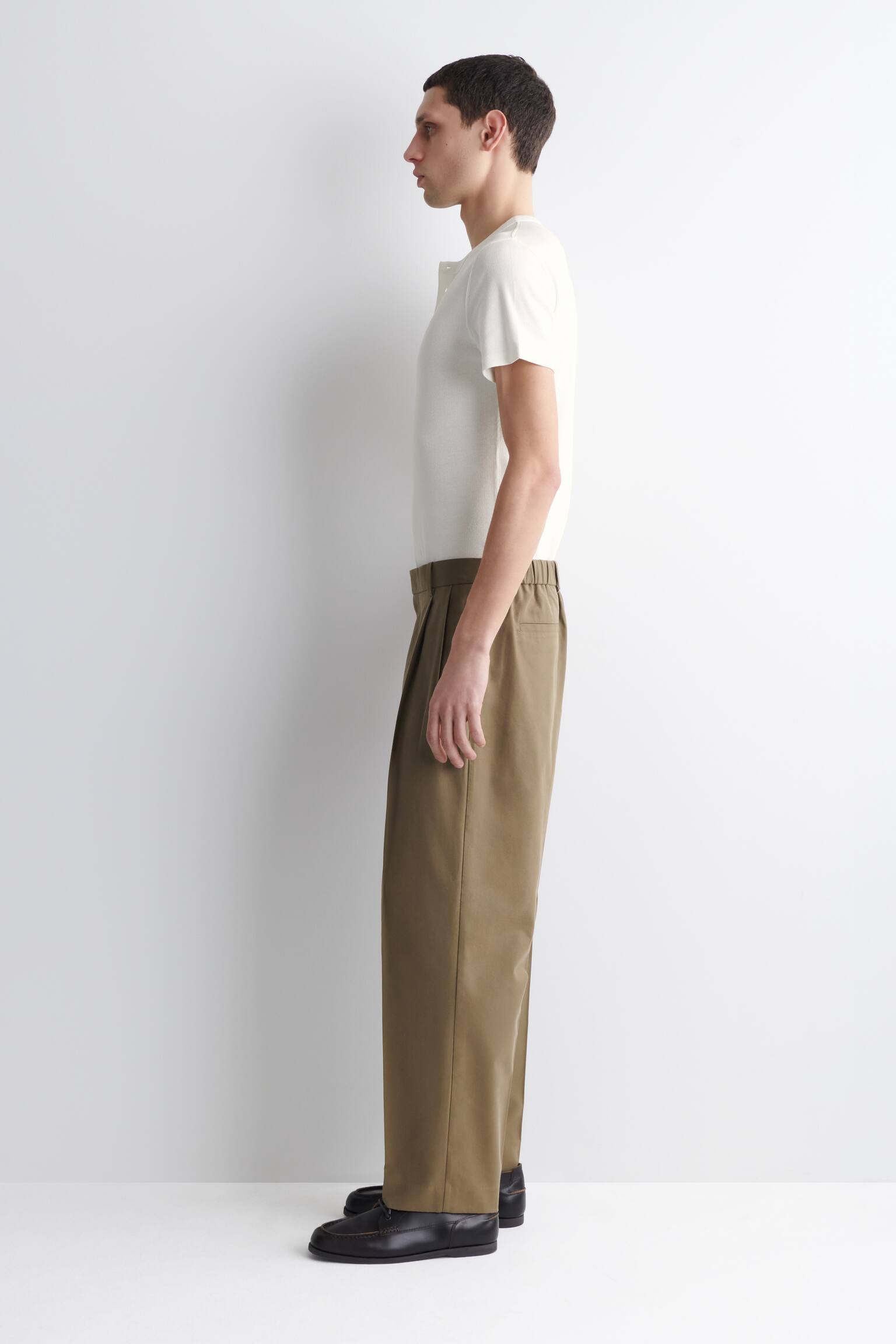 Calças com pregas, corte folgado e perna afunilada - caqui/PRETO - 3