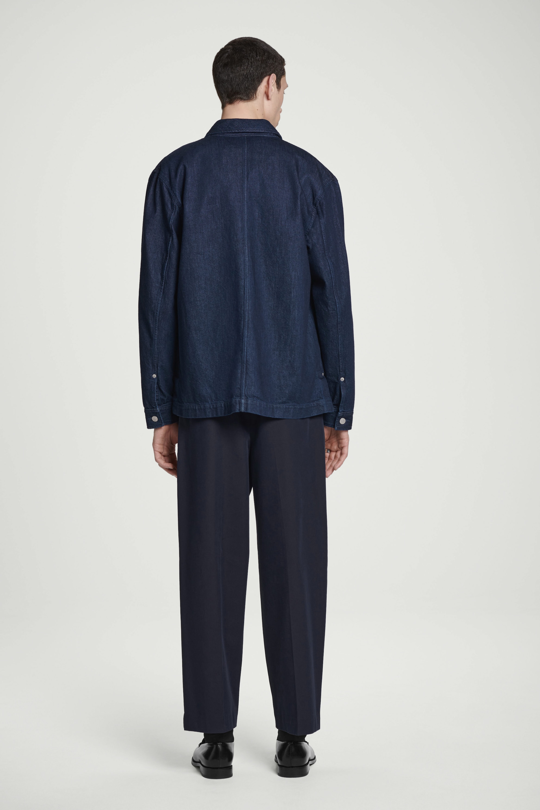 PANTALON À PLIS FUSELÉ DÉCONTRACTÉ EN COTON