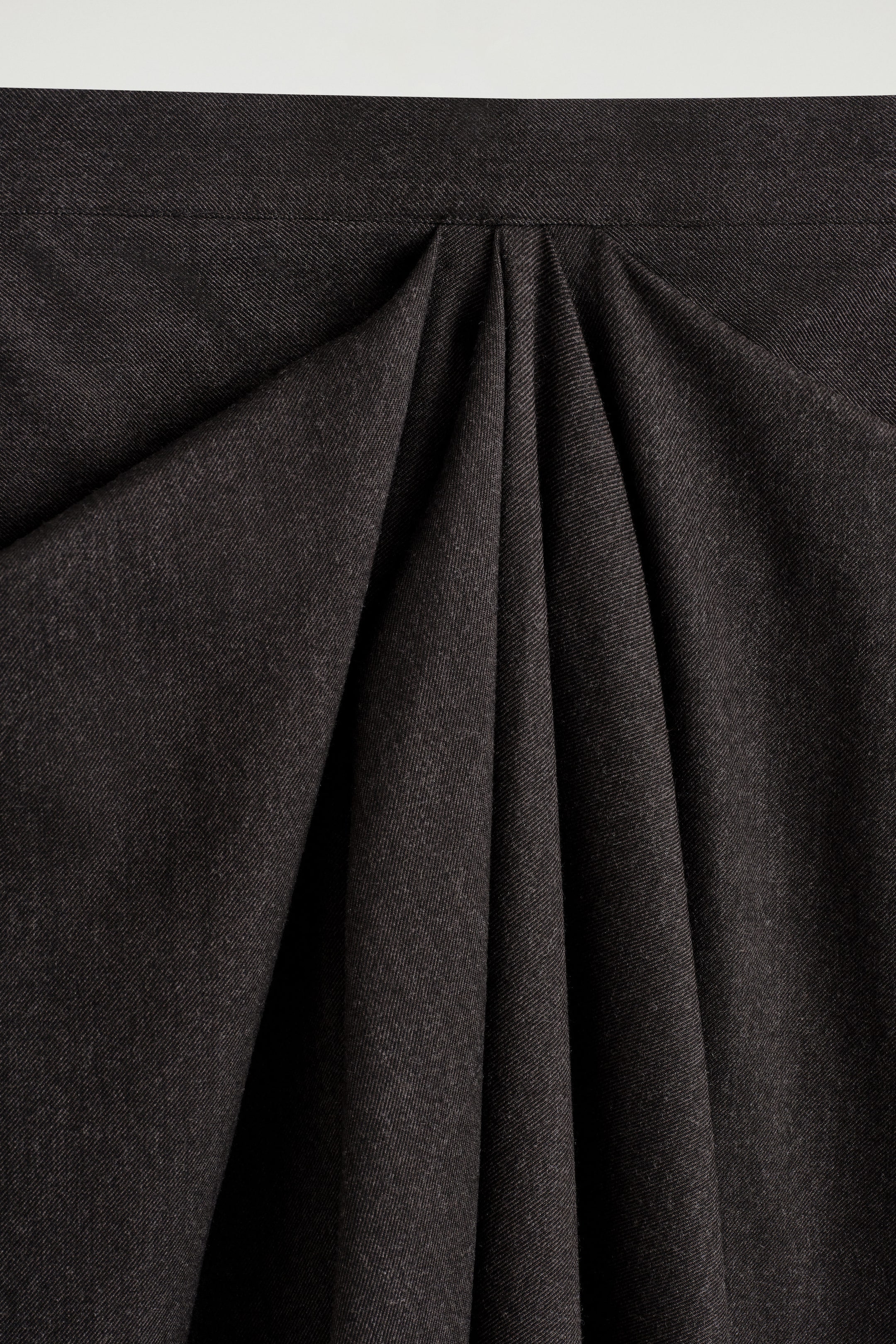 JUPE MIDI DRAPÉE EN LAINE MÉLANGÉE