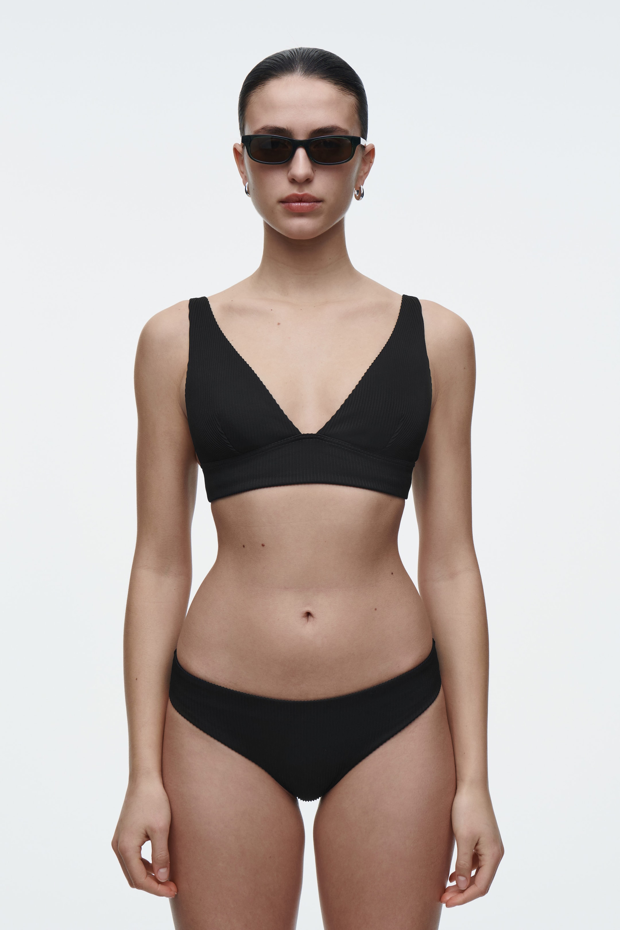 RIBBAD BIKINI-BH MED HÖG APEX