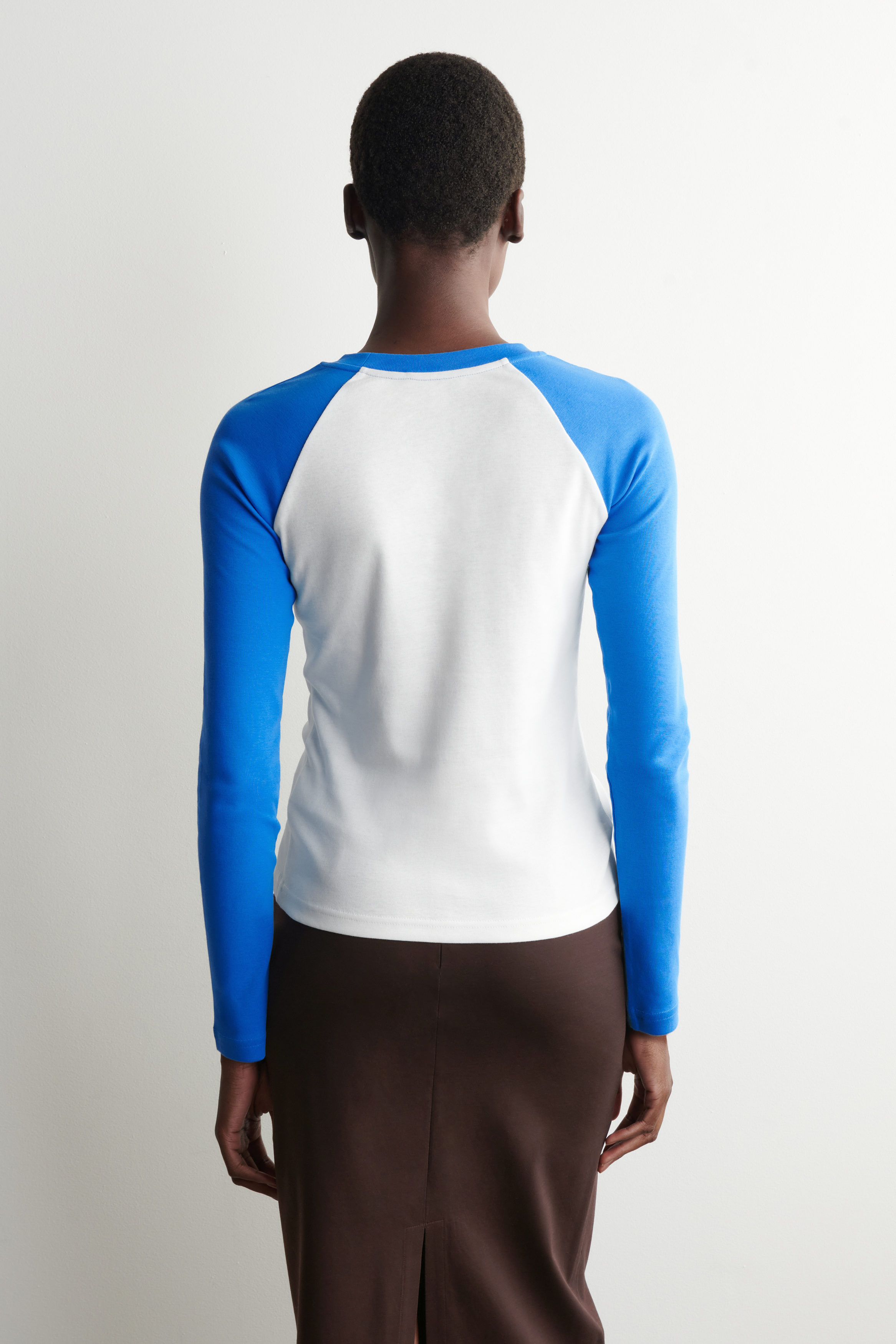 LONG-SLEEVED COTTON RAGLAN T-SHIRT - WHITE / BLUE | COS DE