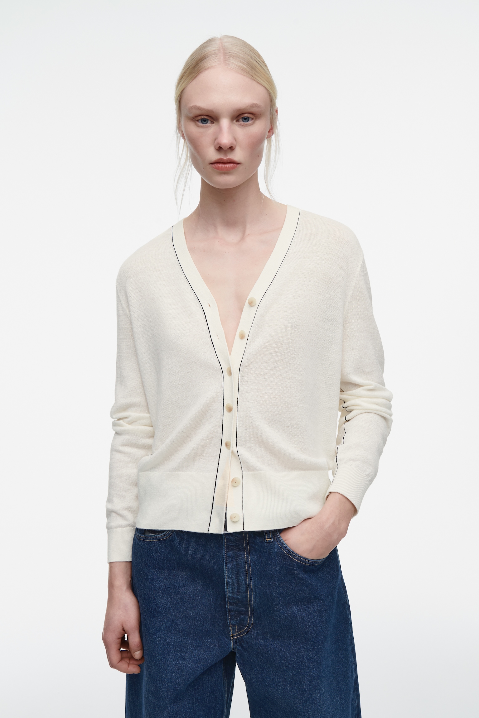 CARDIGAN CON SCOLLO A V IN LANA MERINO E LINO - BIANCO SPORCO/NERO