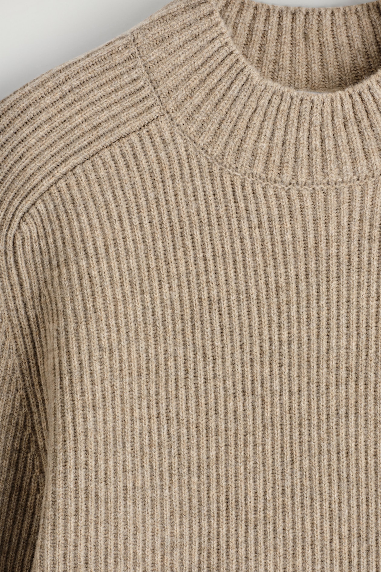 RIBBED WOOL MOCK-NECK SWEATER — CAMEL MÉLANGE