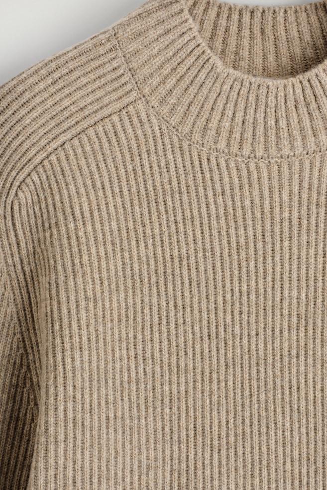 RIBBED WOOL MOCK-NECK SWEATER — CAMEL MÉLANGE