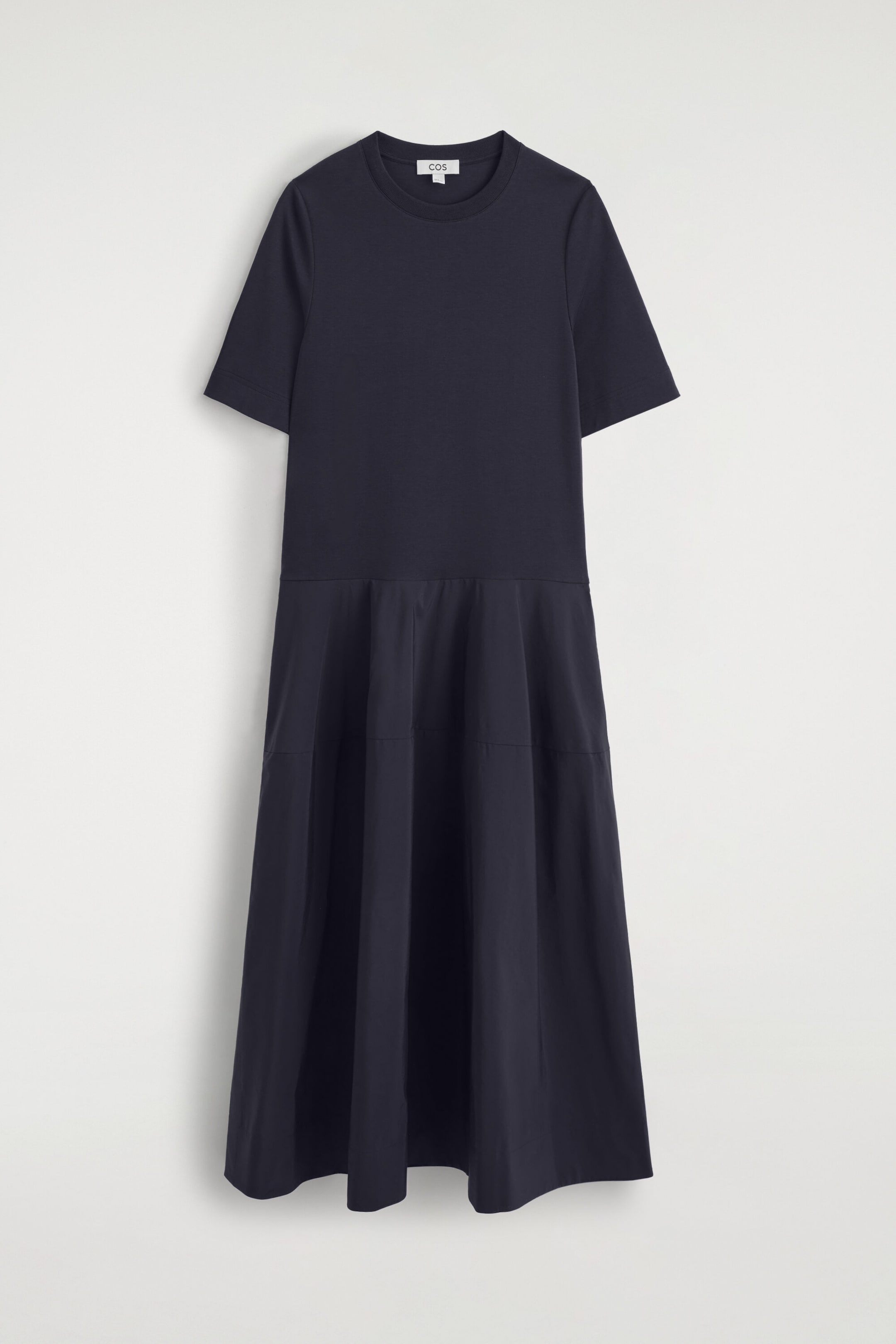 MIDIKLEID MIT NIEDRIGER TAILLE UND KONTRASTPARTIE
