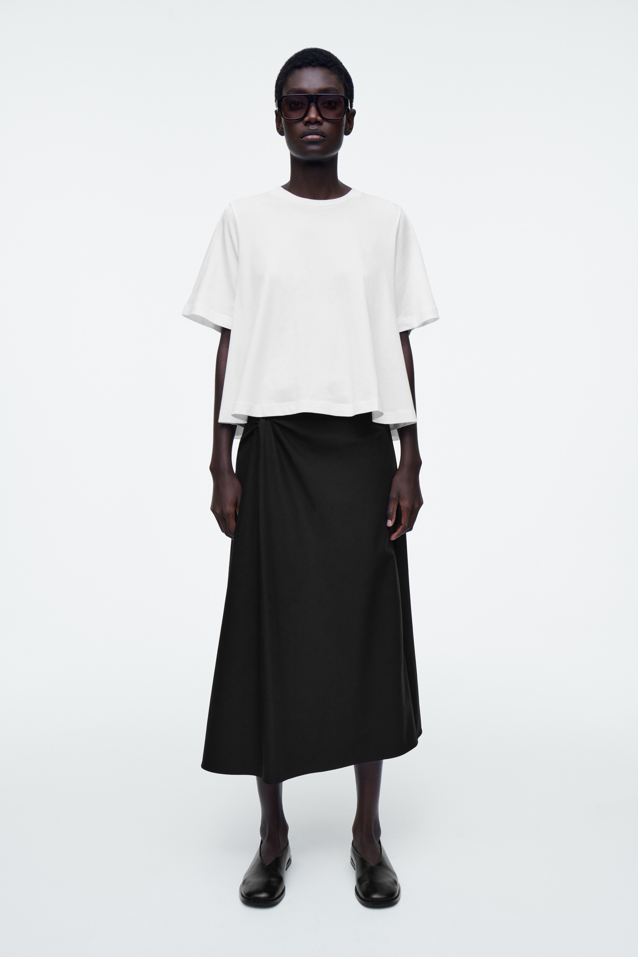 Ver imagen más grande: FALDA MIDI CON DETALLE DE NUDO - NEGRO - MUJER | H&M ES 3