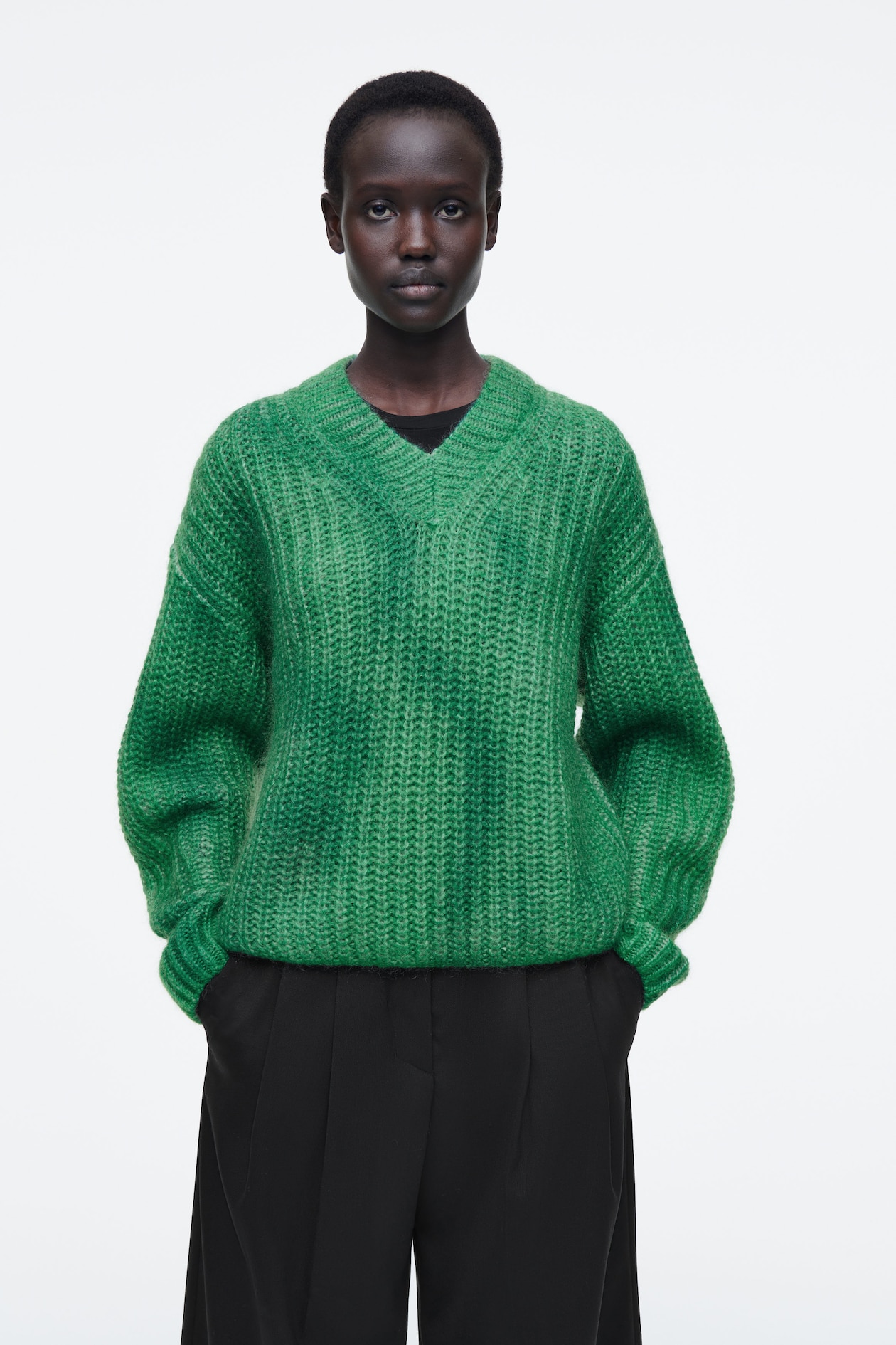 SPRAY-EFFECT MOHAIR V-NECK JUMPER GREEN COS