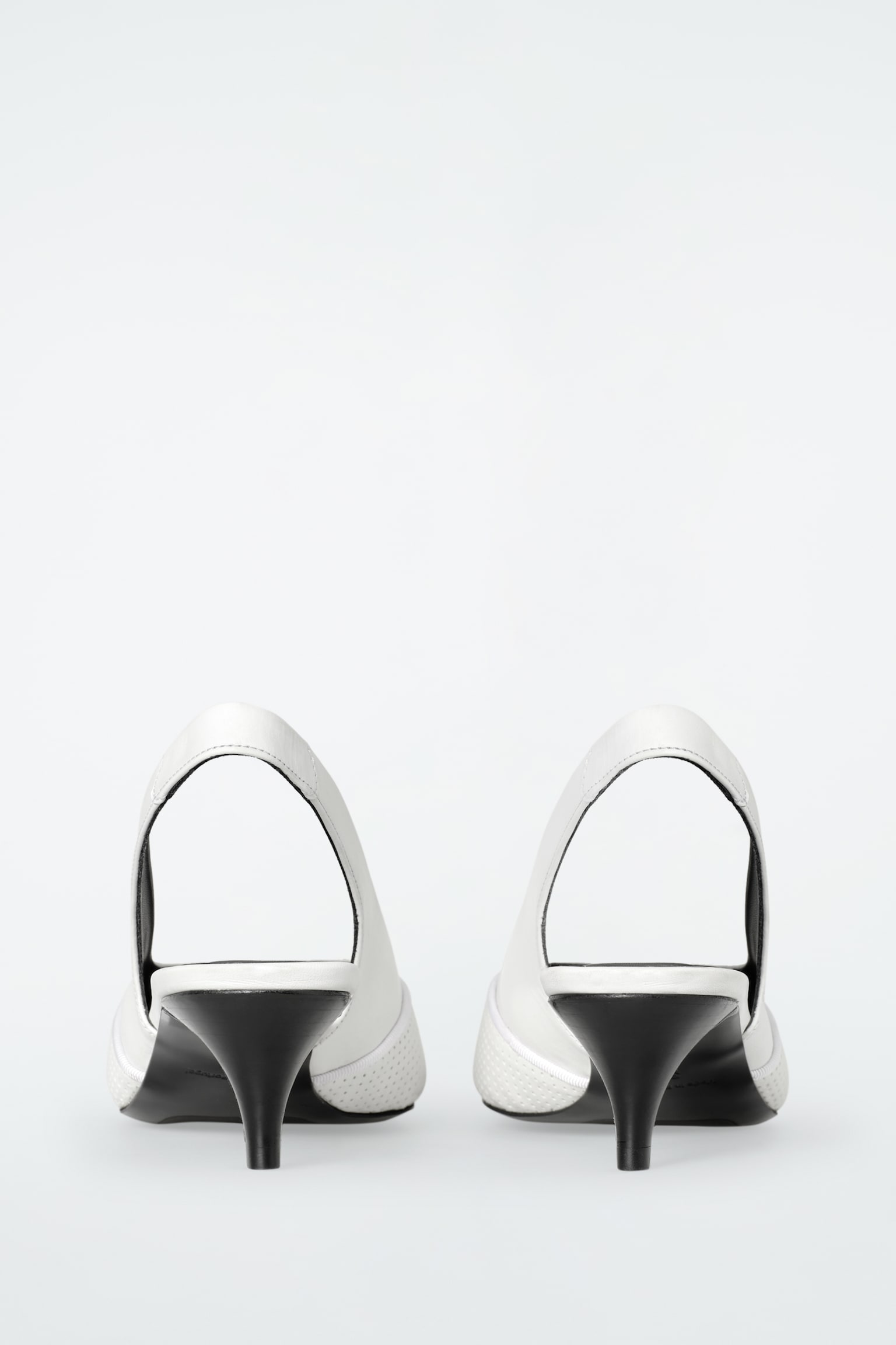 ESCARPINS SLINGBACK PETIT TALON EN CUIR PERFORÉ - BLANC/NOIR - 5