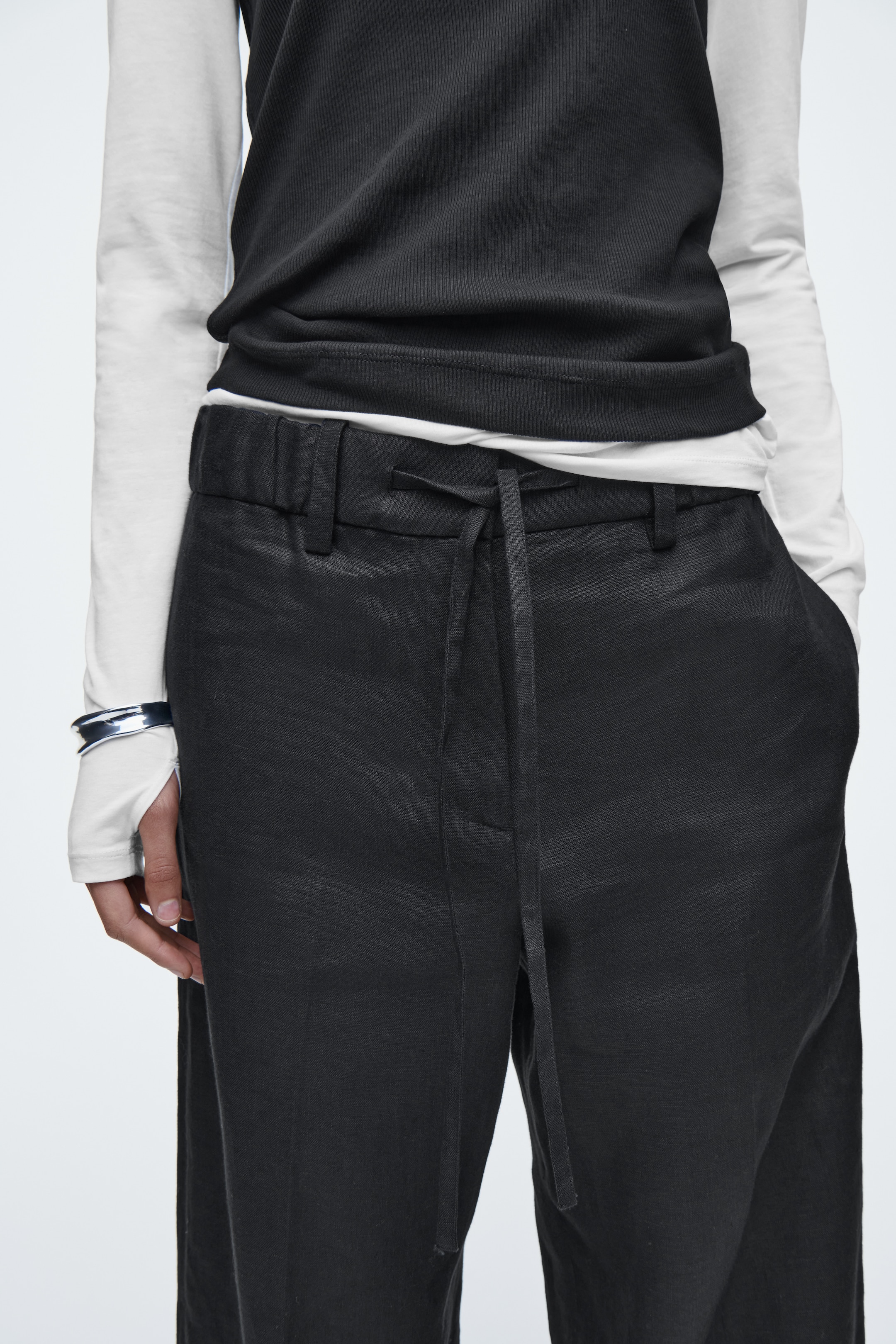 Visualizza immagine più grande: PANTALONI IN LINO CON COULISSE - NERO - DONNA | H&M IT 4