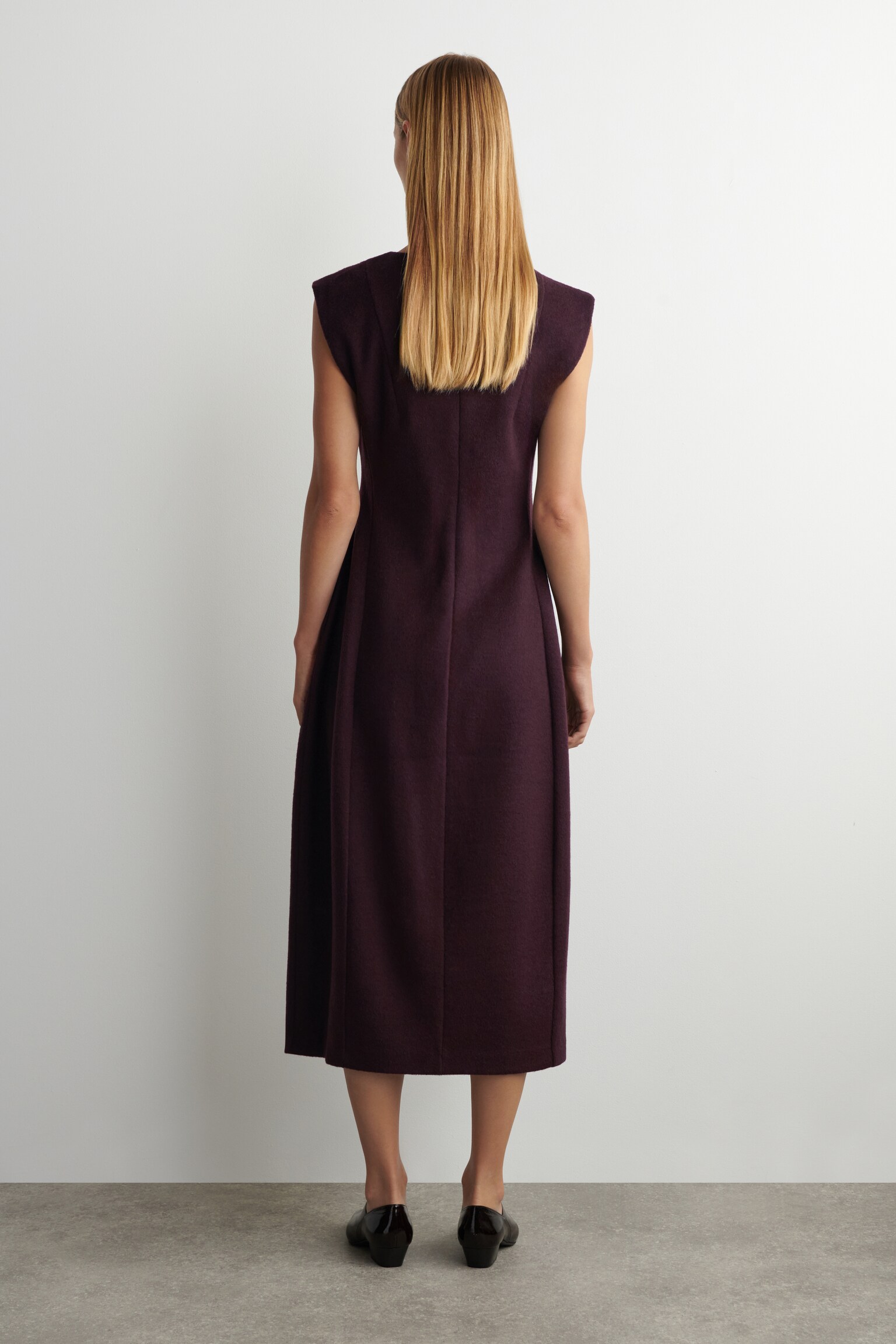 SCULPTED BRUSHED-WOOL MIDI DRESS - BURGUNDY/NAVY - 5