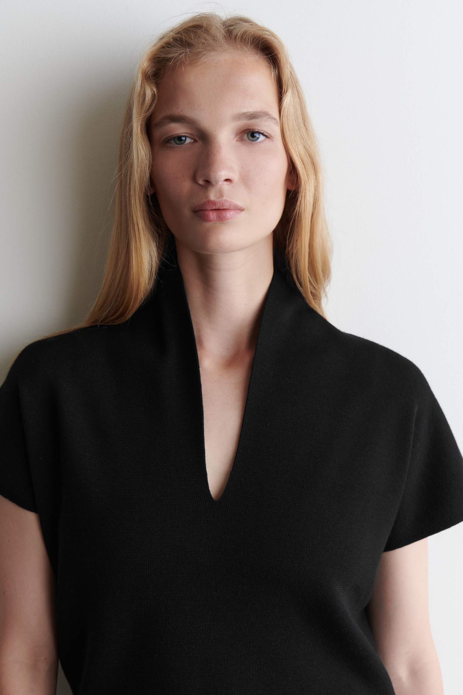 MERINO WOOL V-NECK VEST - BLACK/BEIGE MÉLANGE - 6