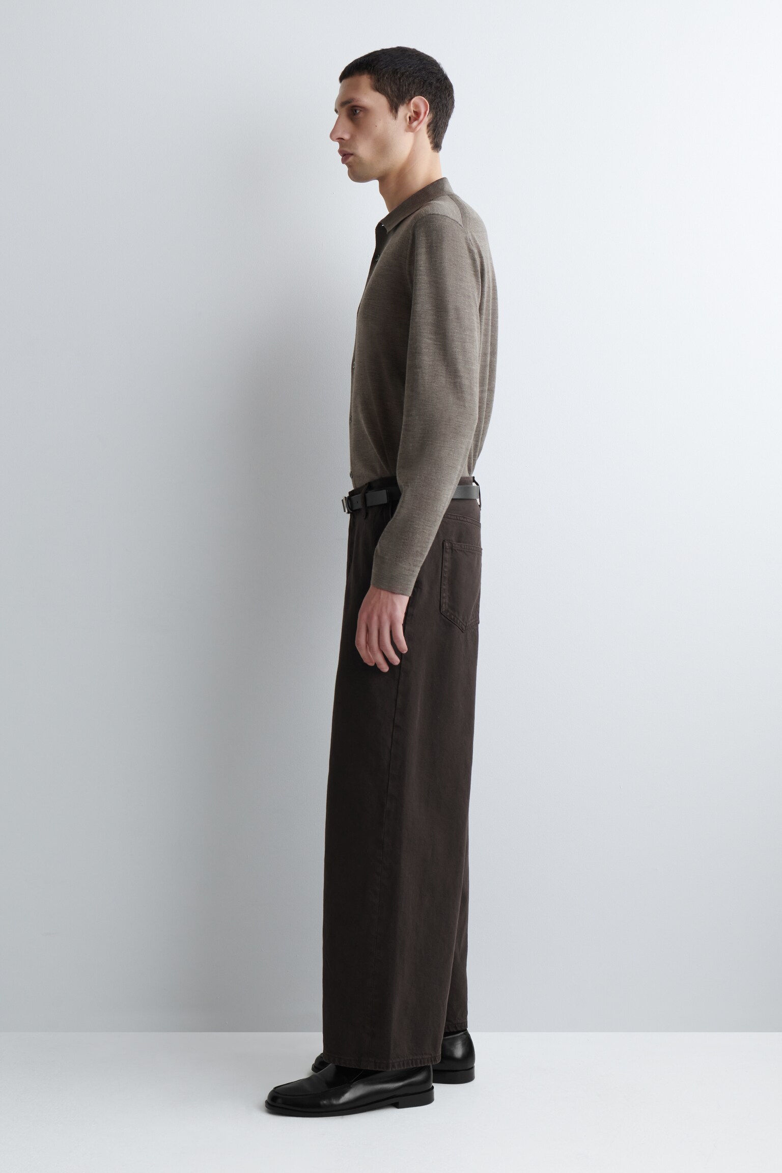 PANTALÓN VAQUERO ANCHO - MARRÓN OSCURO/NEGRO - 3