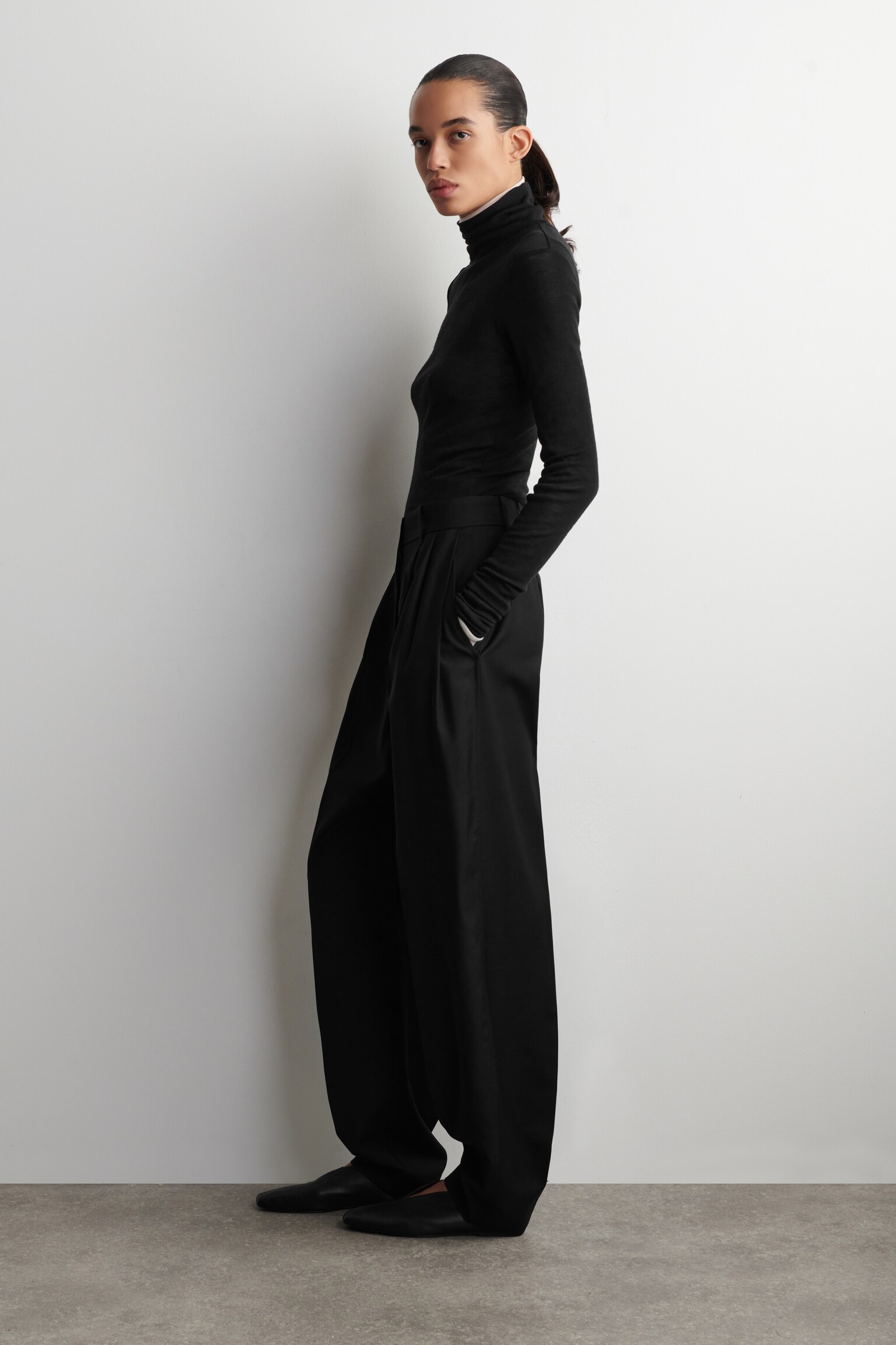 NOHAVICE Z VLNENEJ ZMESI S TULIPÁNOVÝM STRIHOM - ČIERNA/NAVY - 5