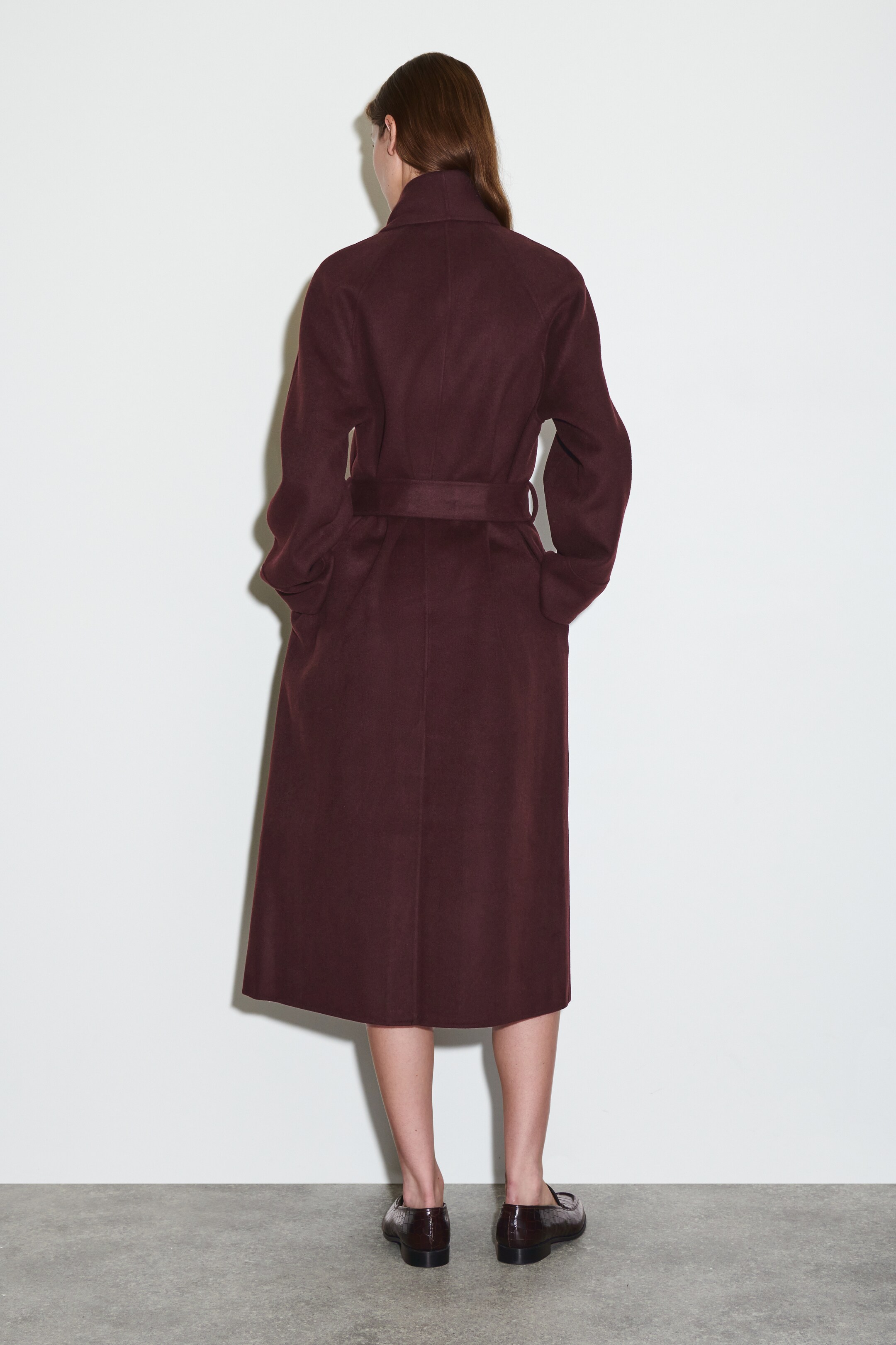 Grösseres Bild ansehen: LANGER MANTEL AUS DOUBLEFACE-WOLLE MIT GÜRTEL - BURGUNDERROT - DAMEN | H&M CH 4