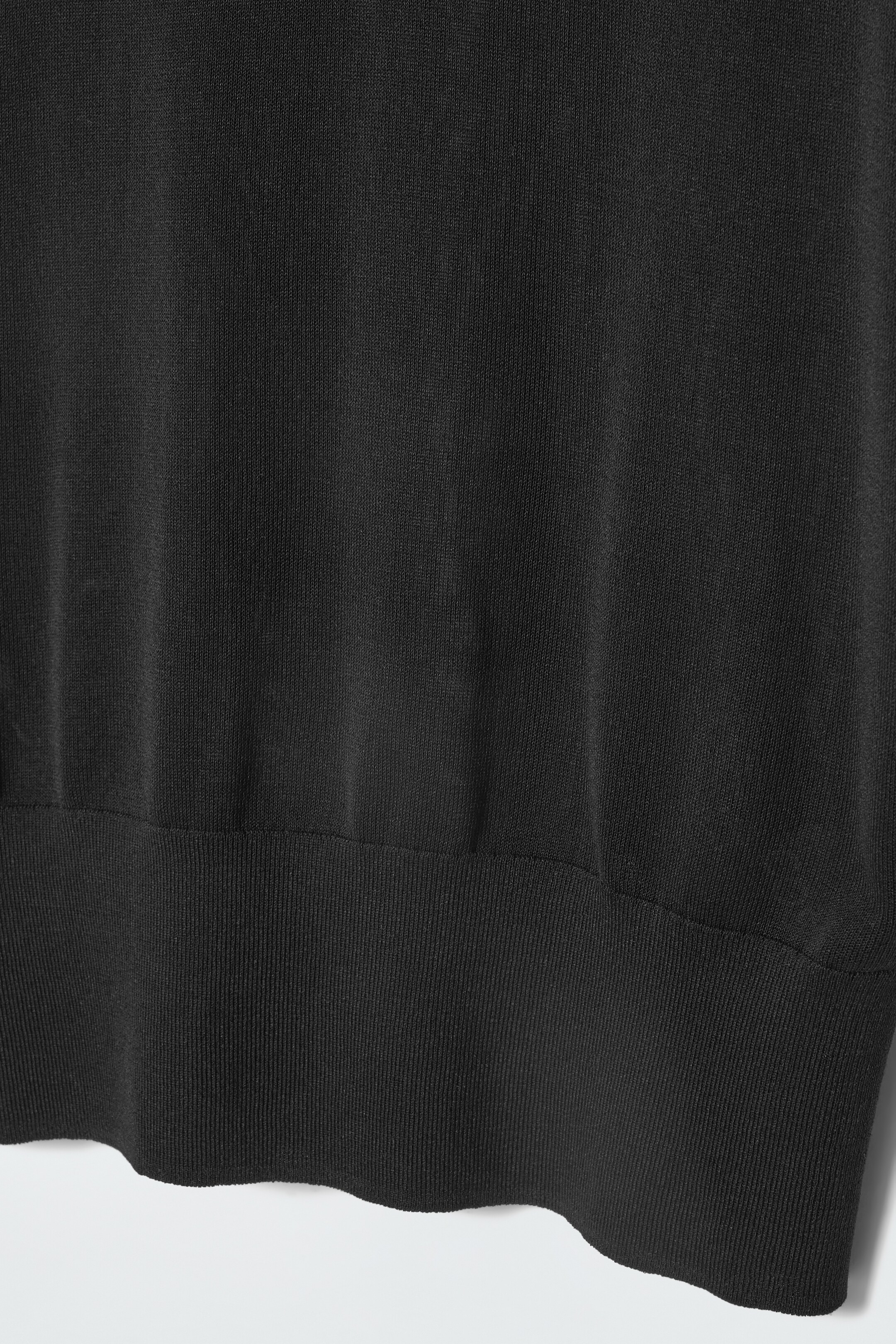 Agrandir l'image: POLO COL DÉGAGÉ EN MAILLE - NOIR - FEMME | H&M CH 3