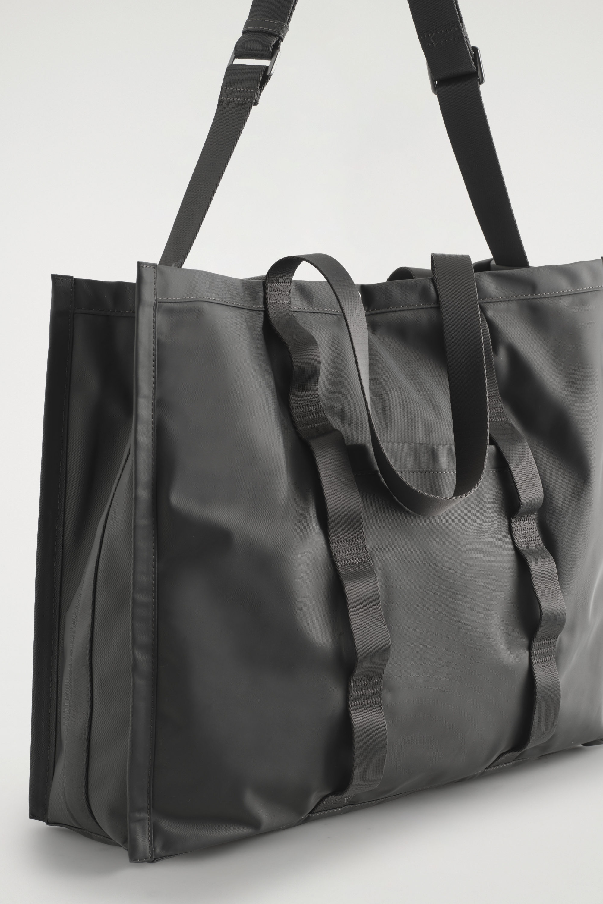 TRANSIT TOTE BAG - NYLON - GRAY | COS US