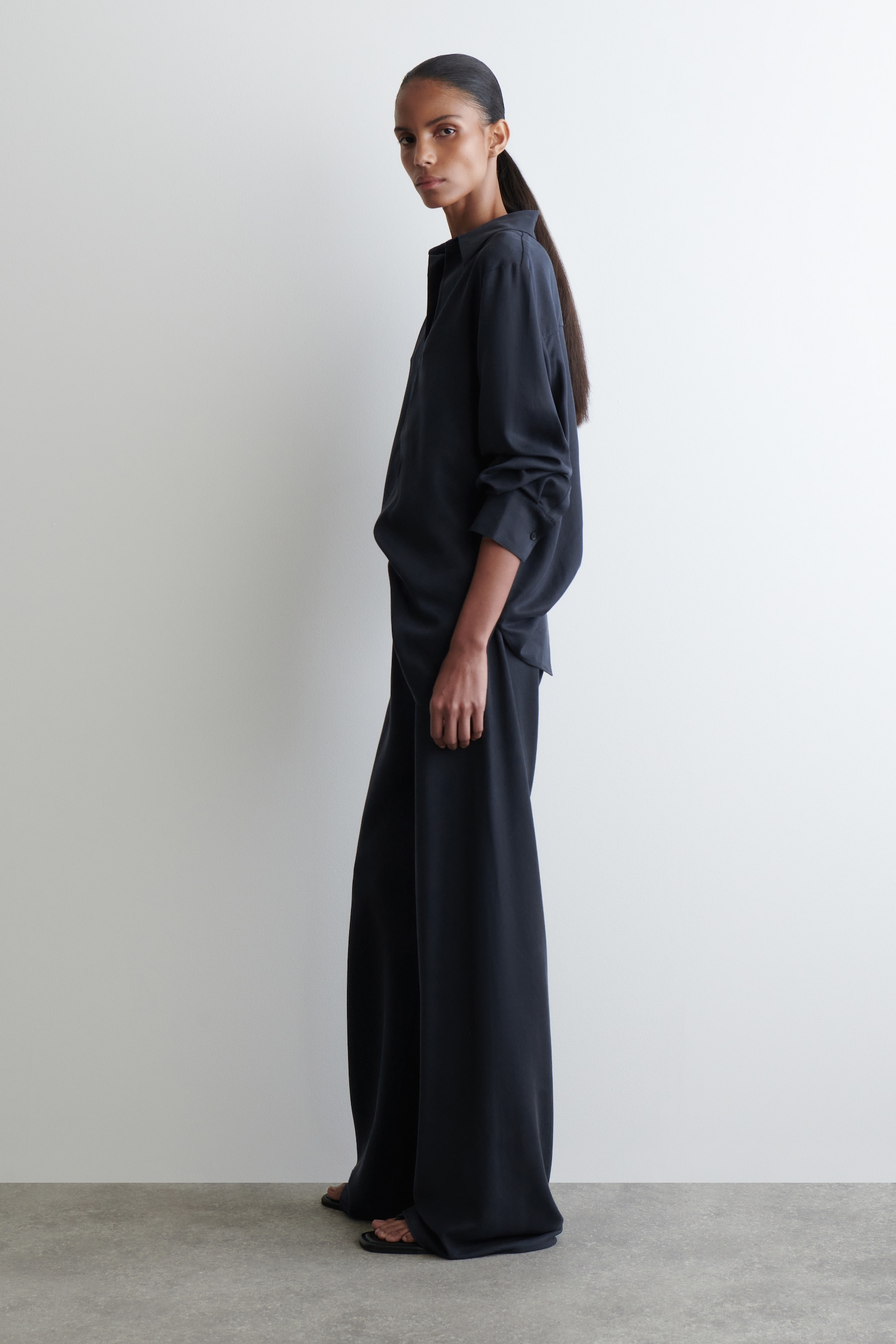 ELASTICATED WIDE-LEG TROUSERS - NAVY - 4