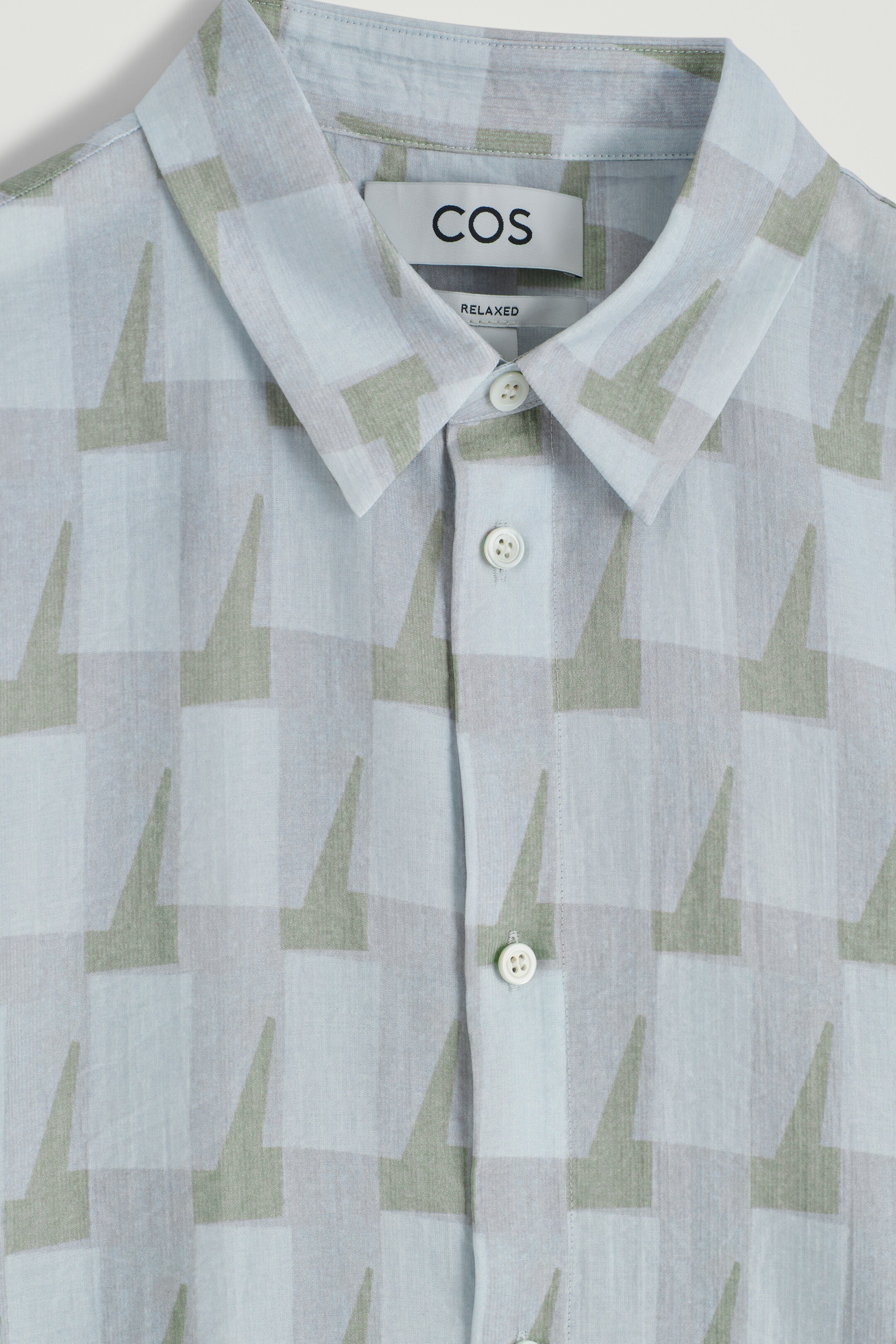 Agrandir l'image: CHEMISE À MANCHES COURTES ET IMPRIMÉ GÉOMÉTRIQUE - BLEU CLAIR / IMPRIMÉ - HOMME | H&M CH 7
