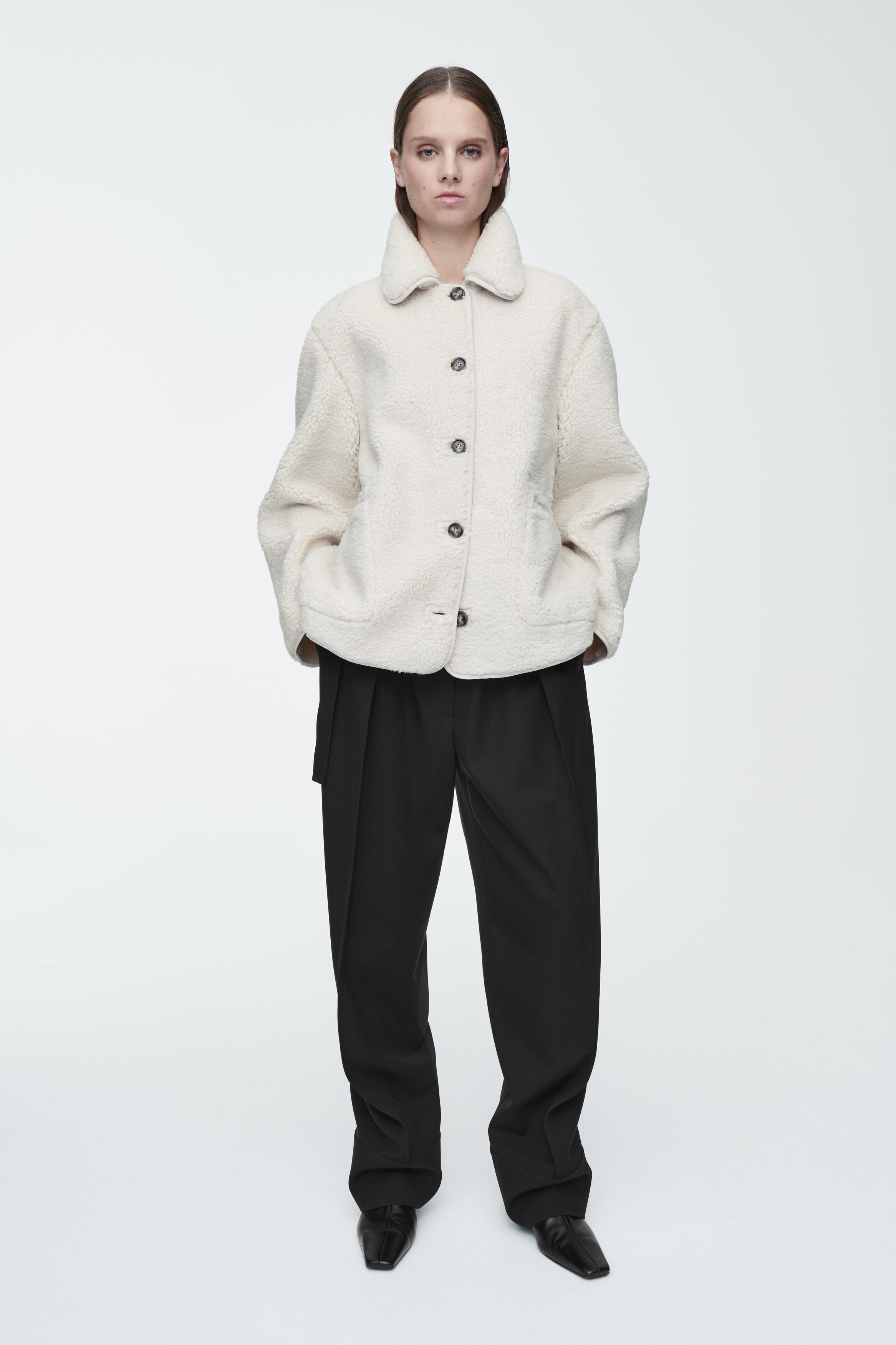 【COS】◆COLLARED FAUX SHEARLING JACKET IVORY◆1246002002◆ COLLARED FAUX SHEARLING JACKET - IVORY | COS