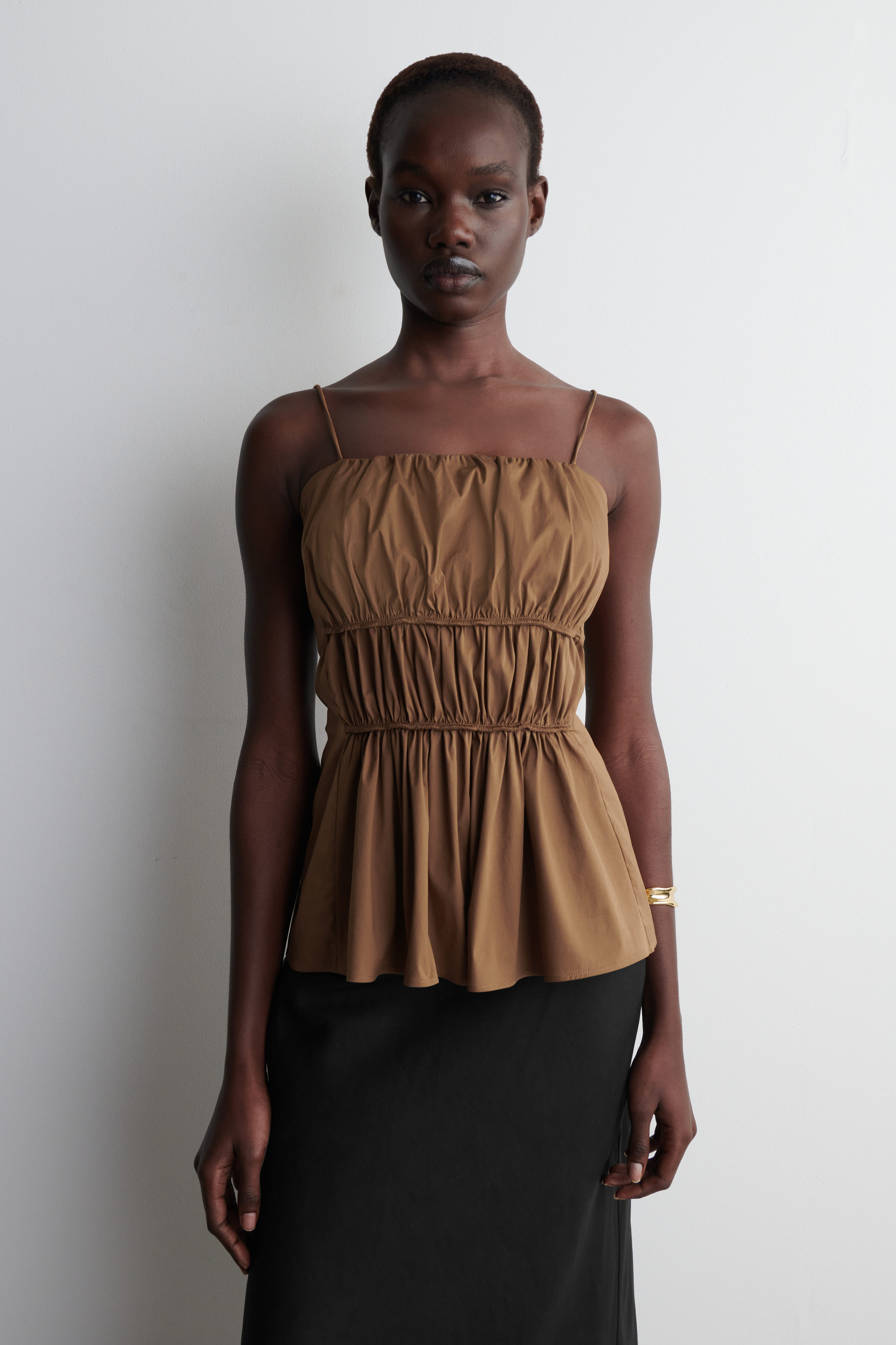 トップス Acka. peplum loose sweat brown GATHERED COTTON PEPLUM TOP - BROWN | COS