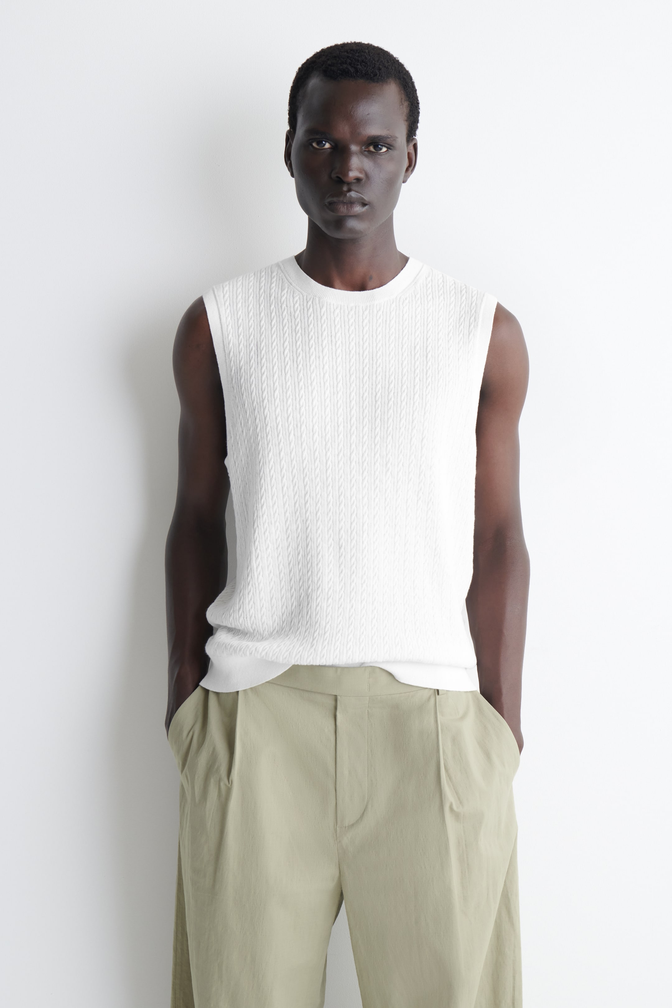 Grotere afbeelding bekijken: Kabelgebreide top van katoen-linnenmix - WIT - HEREN | H&M NL 1