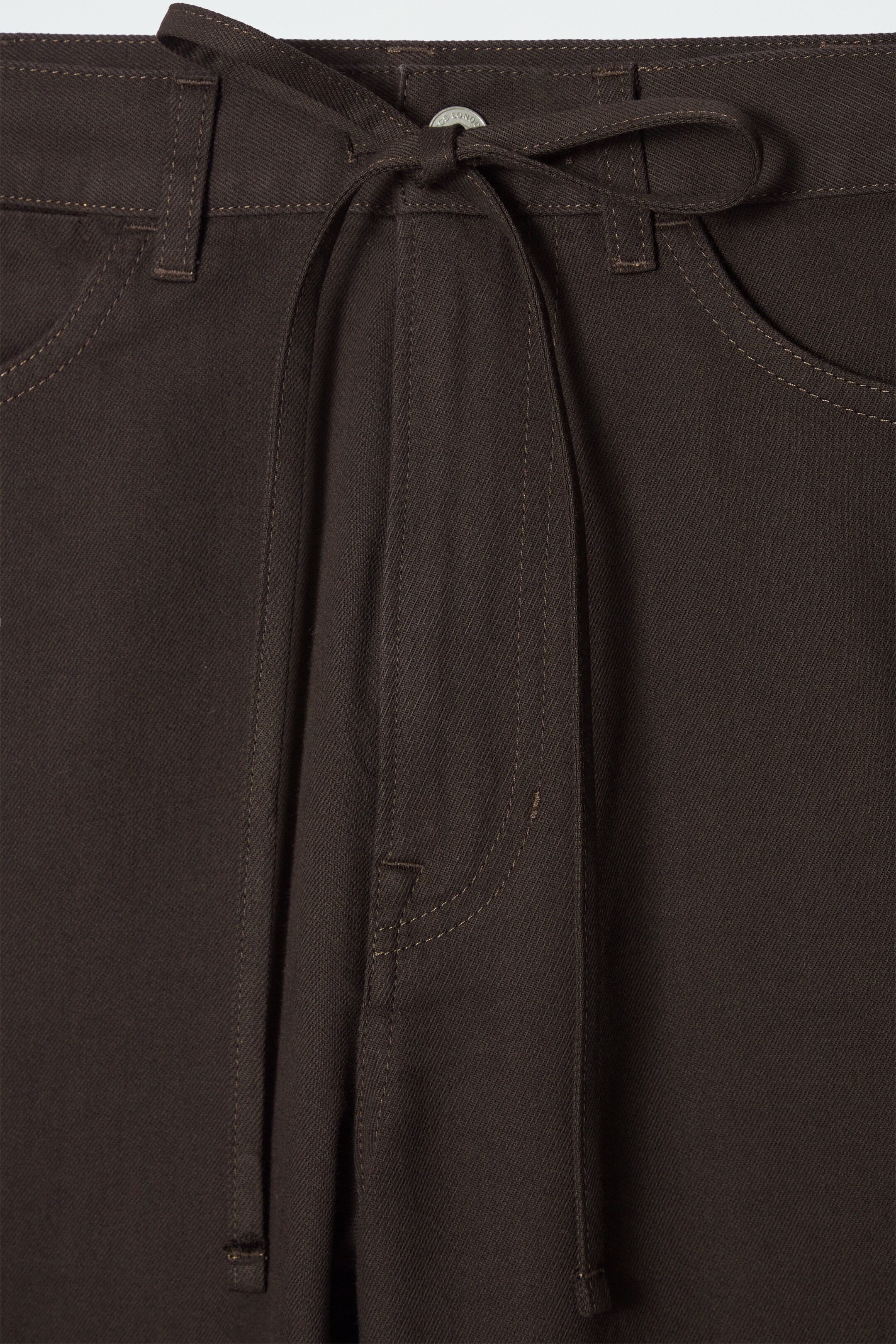 Grösseres Bild ansehen: HOSE MIT WEITEM BEIN UND KORDELZUGBUND - DUNKELBRAUN - DAMEN | H&M CH 2