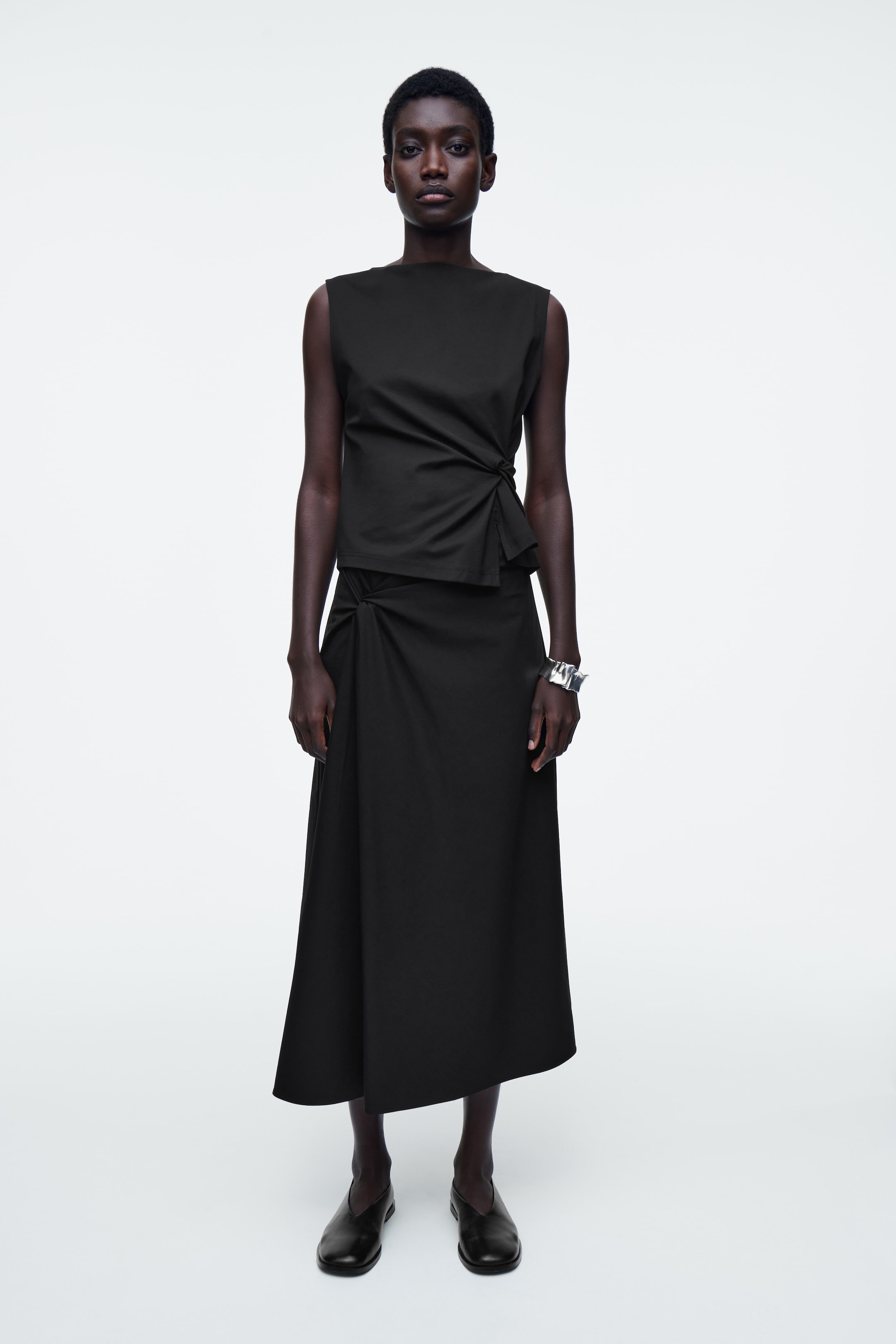 Grotere afbeelding bekijken: TWIST-DETAIL MIDI ROK - ZWART - DAMES | H&M BE 1