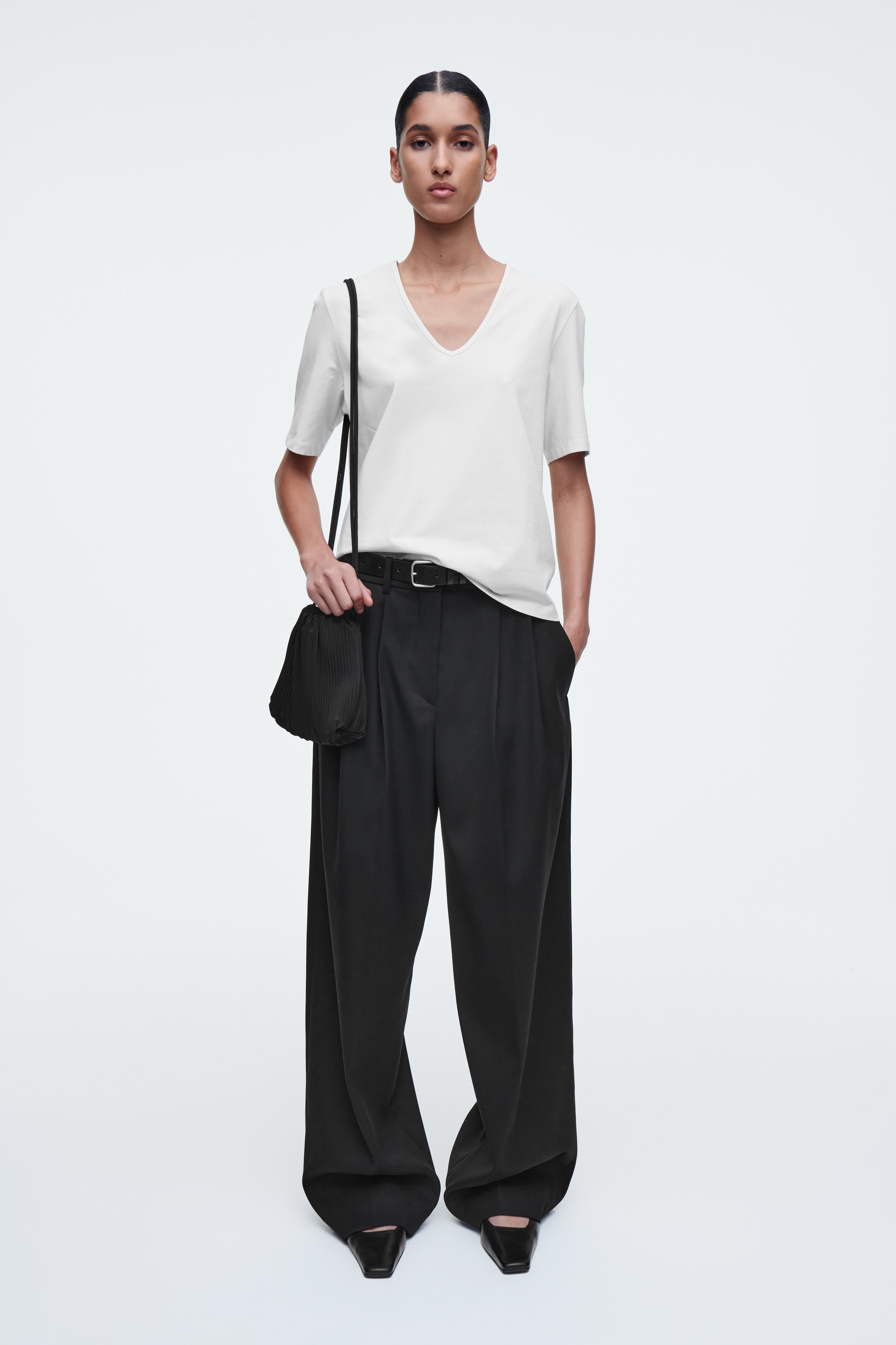 Grösseres Bild ansehen: SCALLOP UMHÄNGETASCHE - SCHWARZ - DAMEN | H&M CH 2