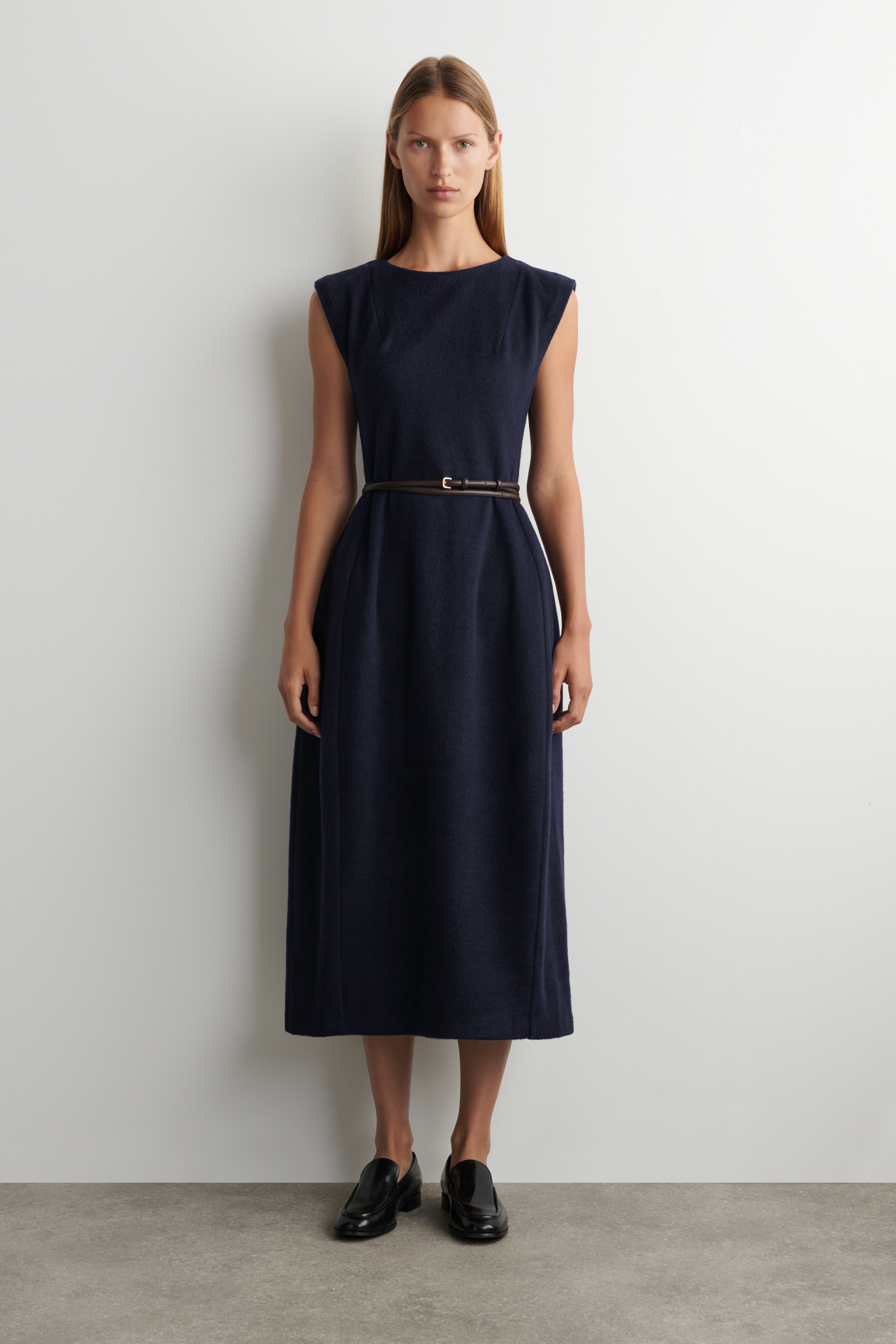 SCULPTED BRUSHED-WOOL MIDI DRESS - NAVY/BORDOVÝ