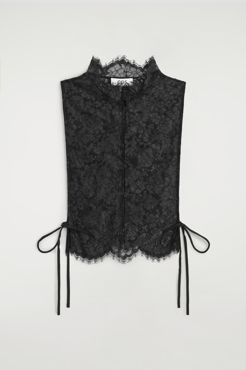 Scalloped Lace Bib