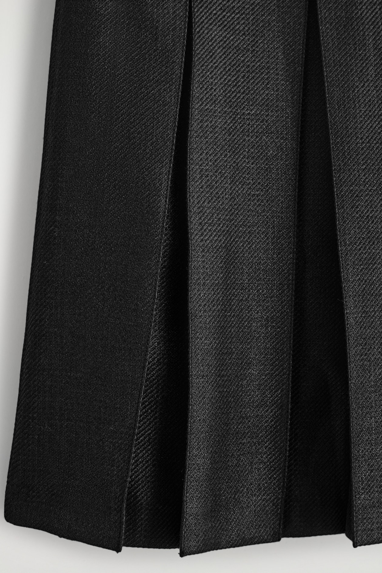 PLEATED WOOL-BLEND SKIRT — BLACK