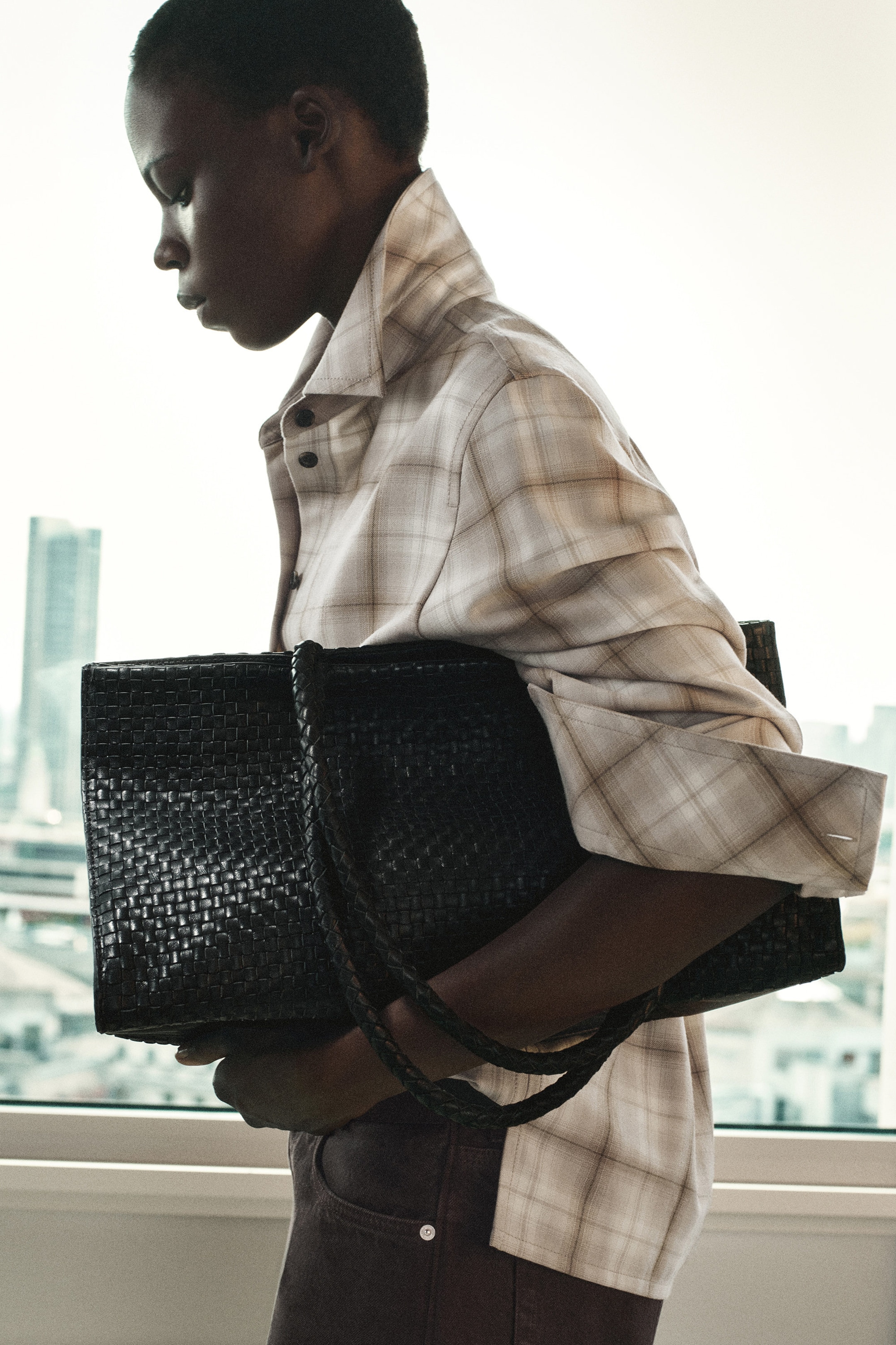 GALLERY HAND-WOVEN TOTE BAG - LEATHER