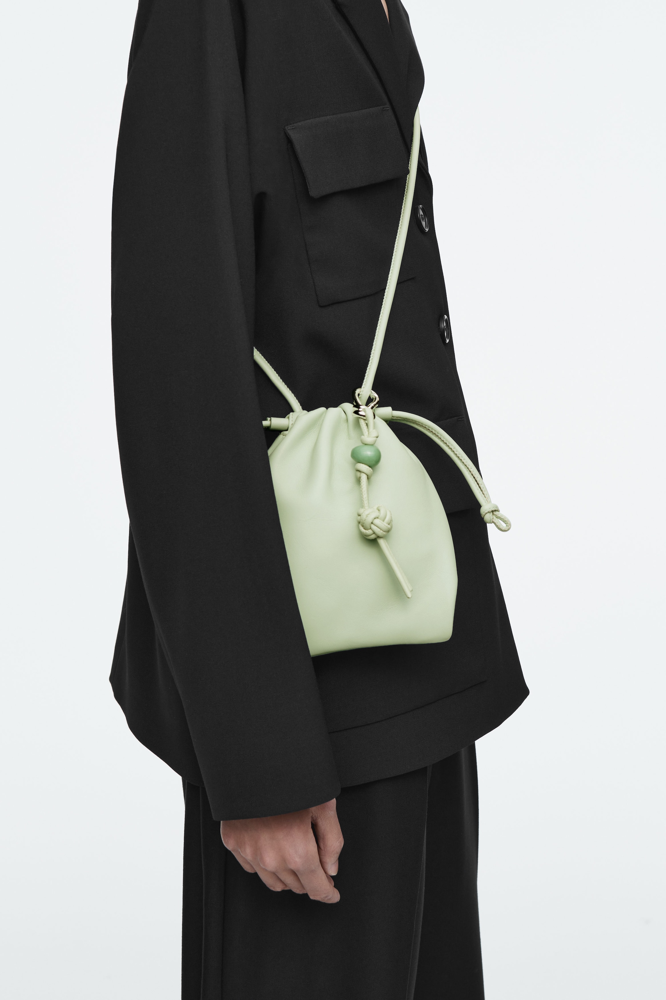 GOOD LUCK TASCHENANHÄNGER MIT KNOTENDETAIL