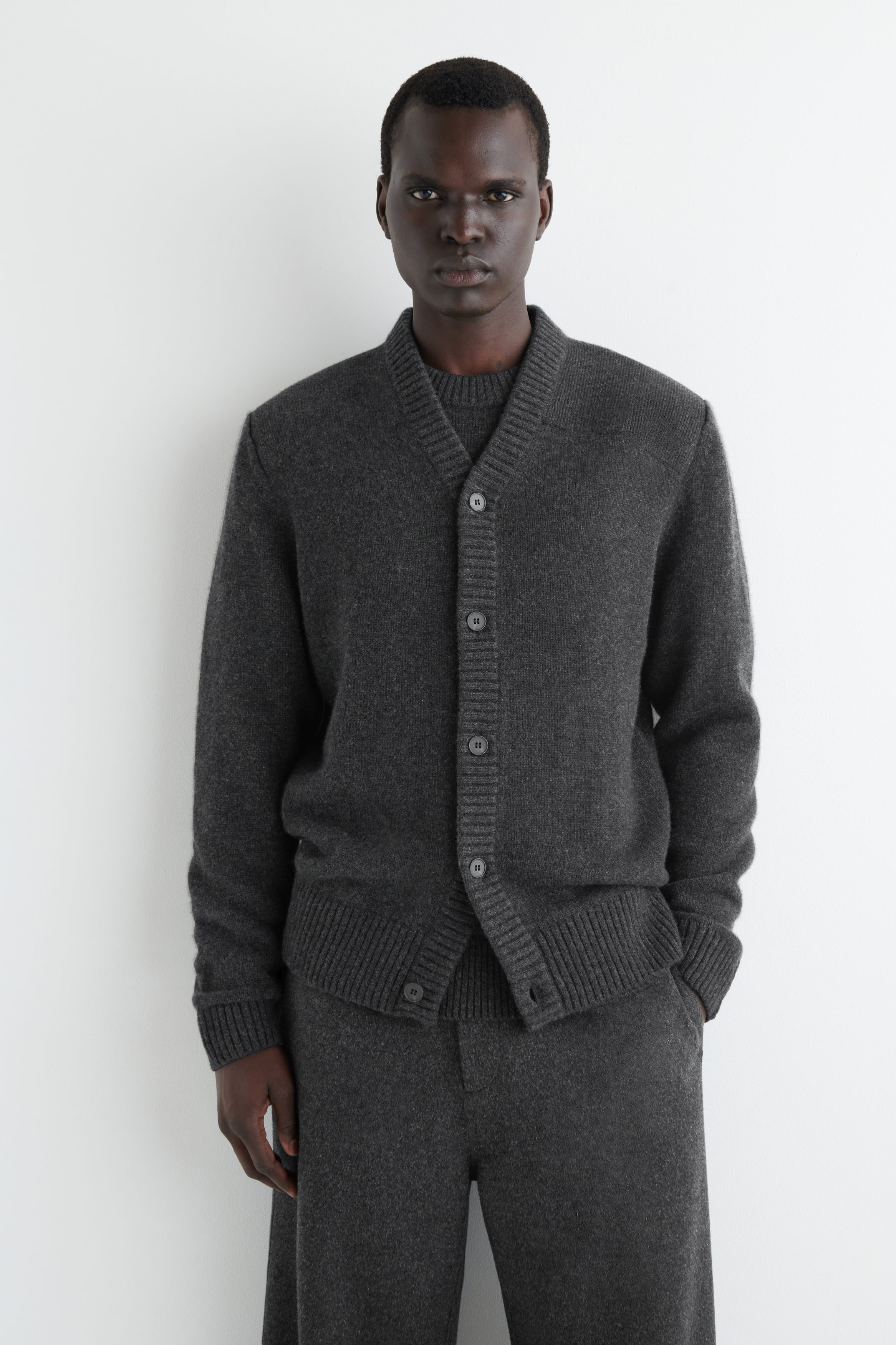 CASHMERE V-NECK CARDIGAN - CHARCOAL MÉLANGE | COS