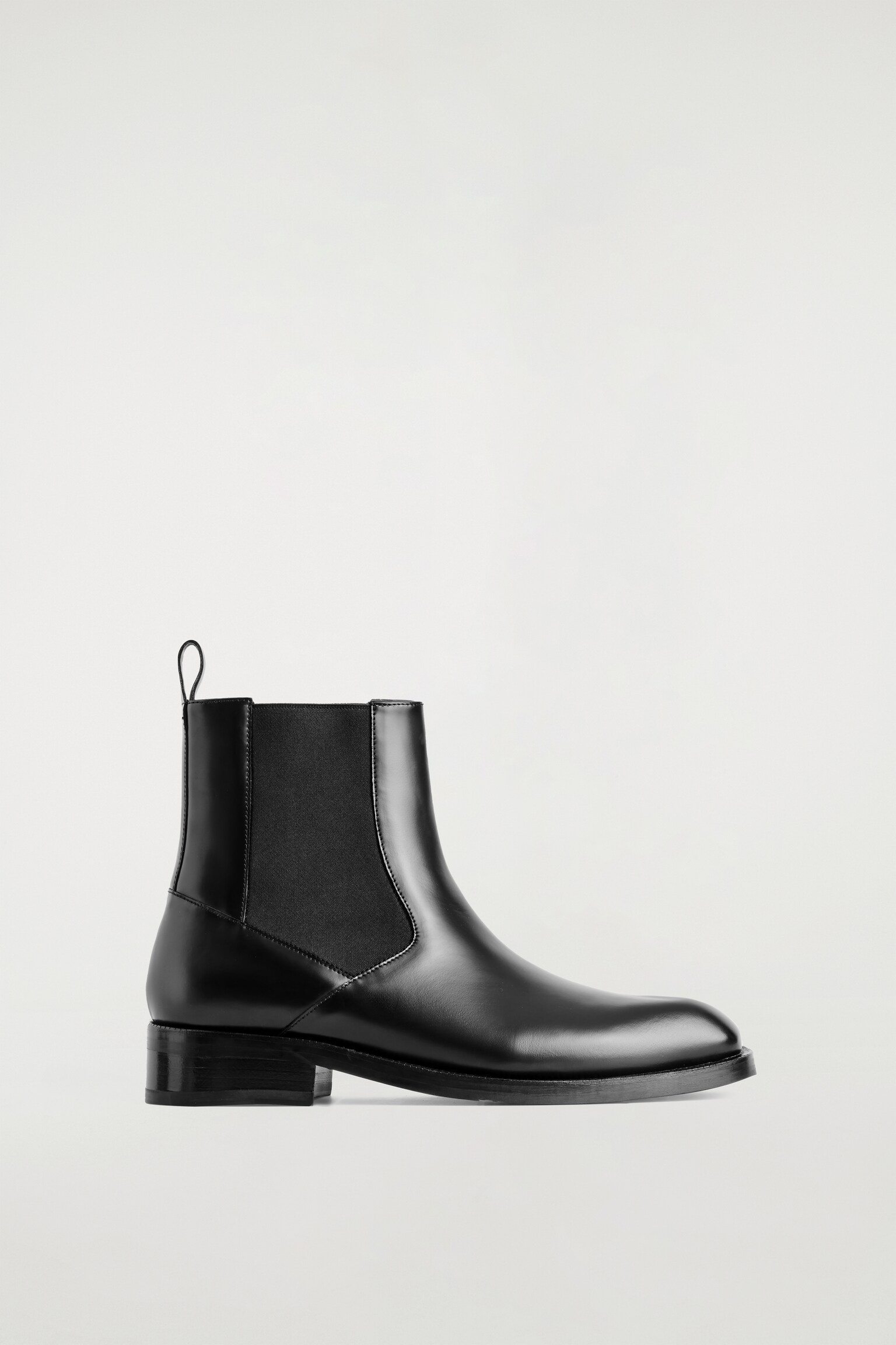 CHELSEA BOOTS EN CUIR À BOUT CARRÉ - NOIR/BLEU MARINE - 6