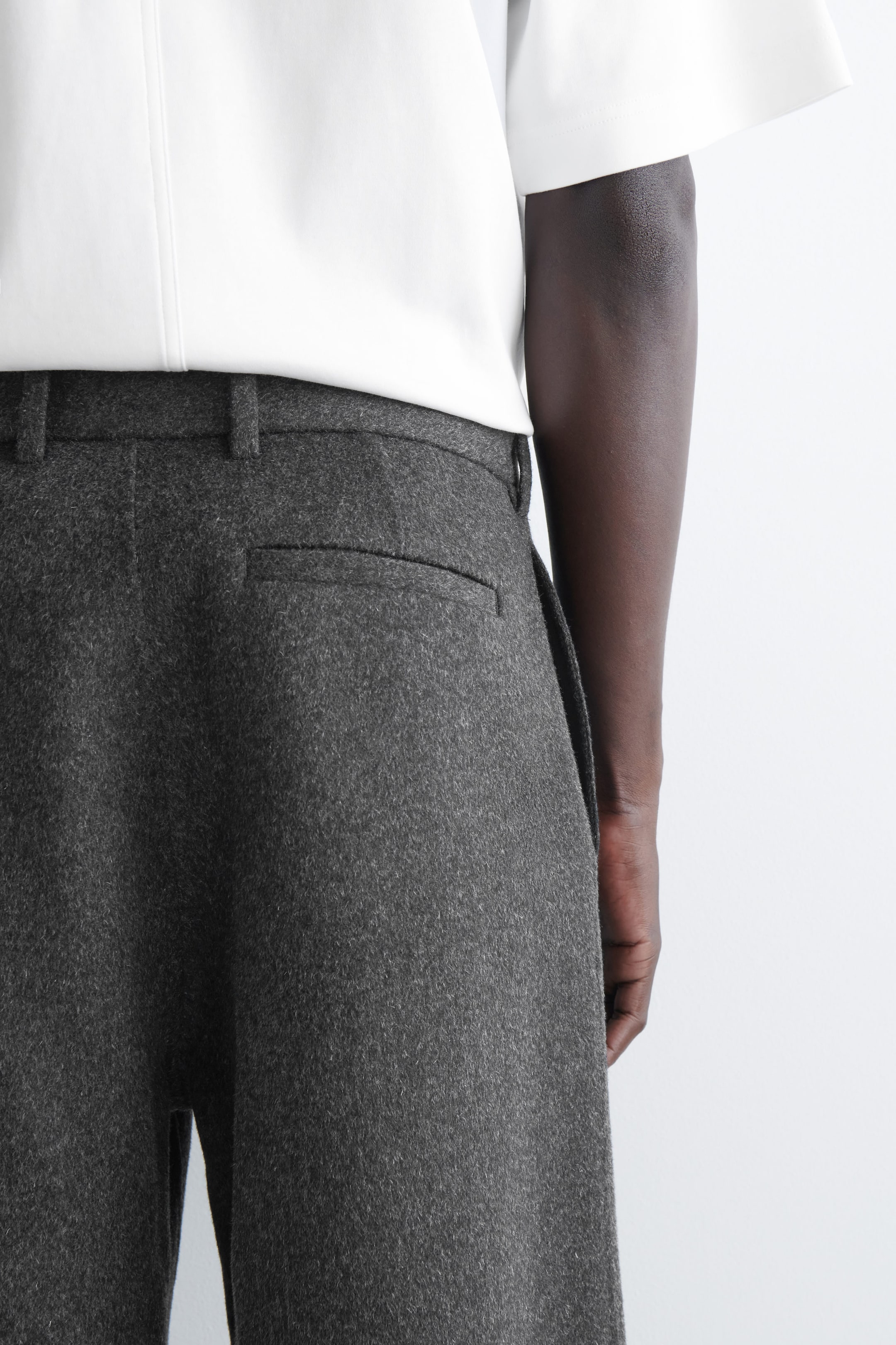 PANTALONI A GAMBA LARGA IN LANA