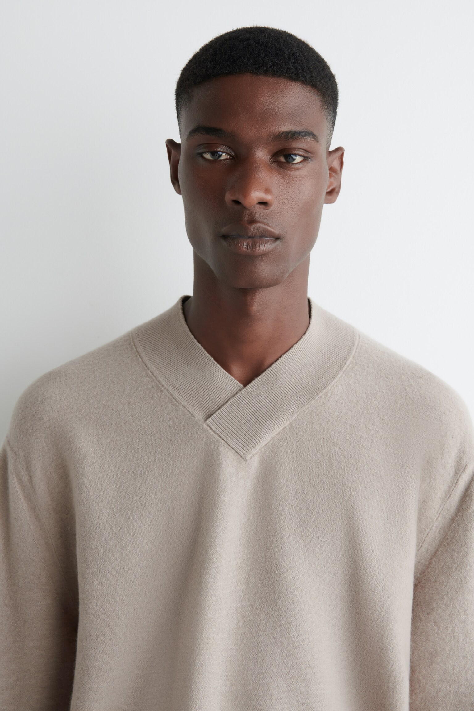 PULL RAYÉ À COL EN V EN LAINE BOUILLIE - BEIGE / RAYÉ - 7