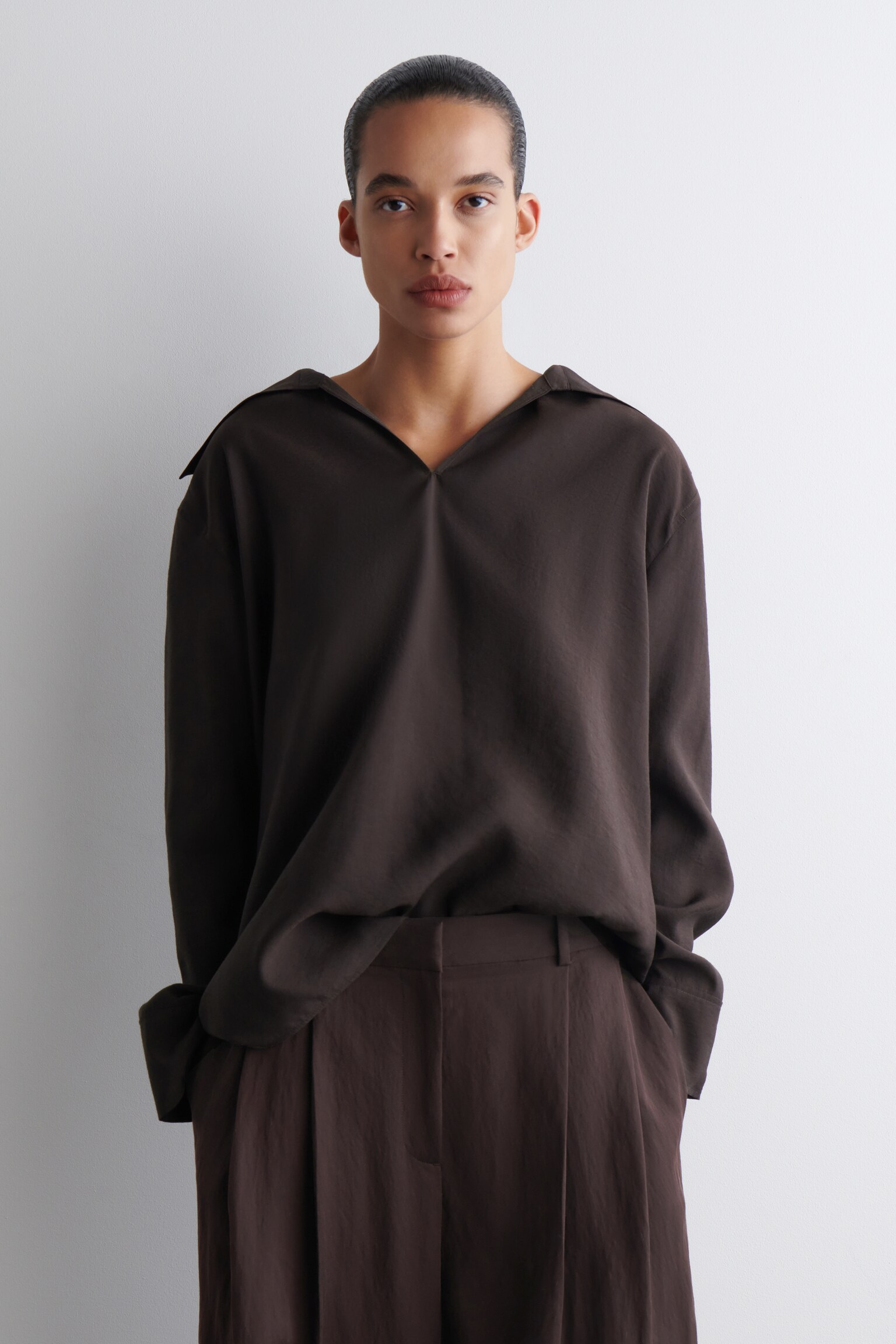WIDE-COLLAR MODAL BLOUSE - DARK BROWN/ECRU