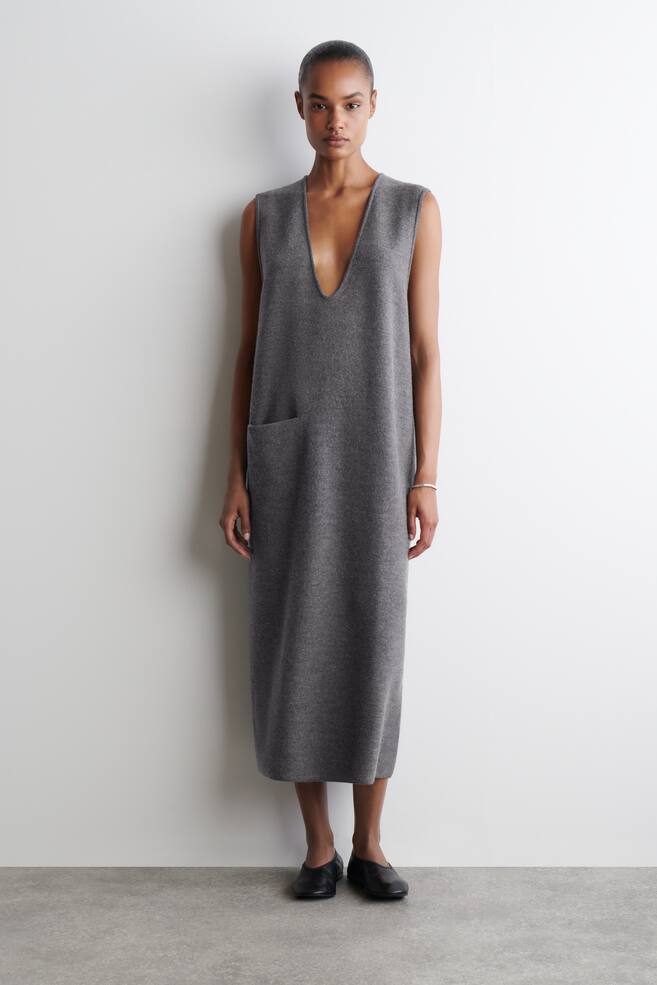MIDIKLEID AUS GEKOCHTER WOLLE - GRAU MELIERT - 1