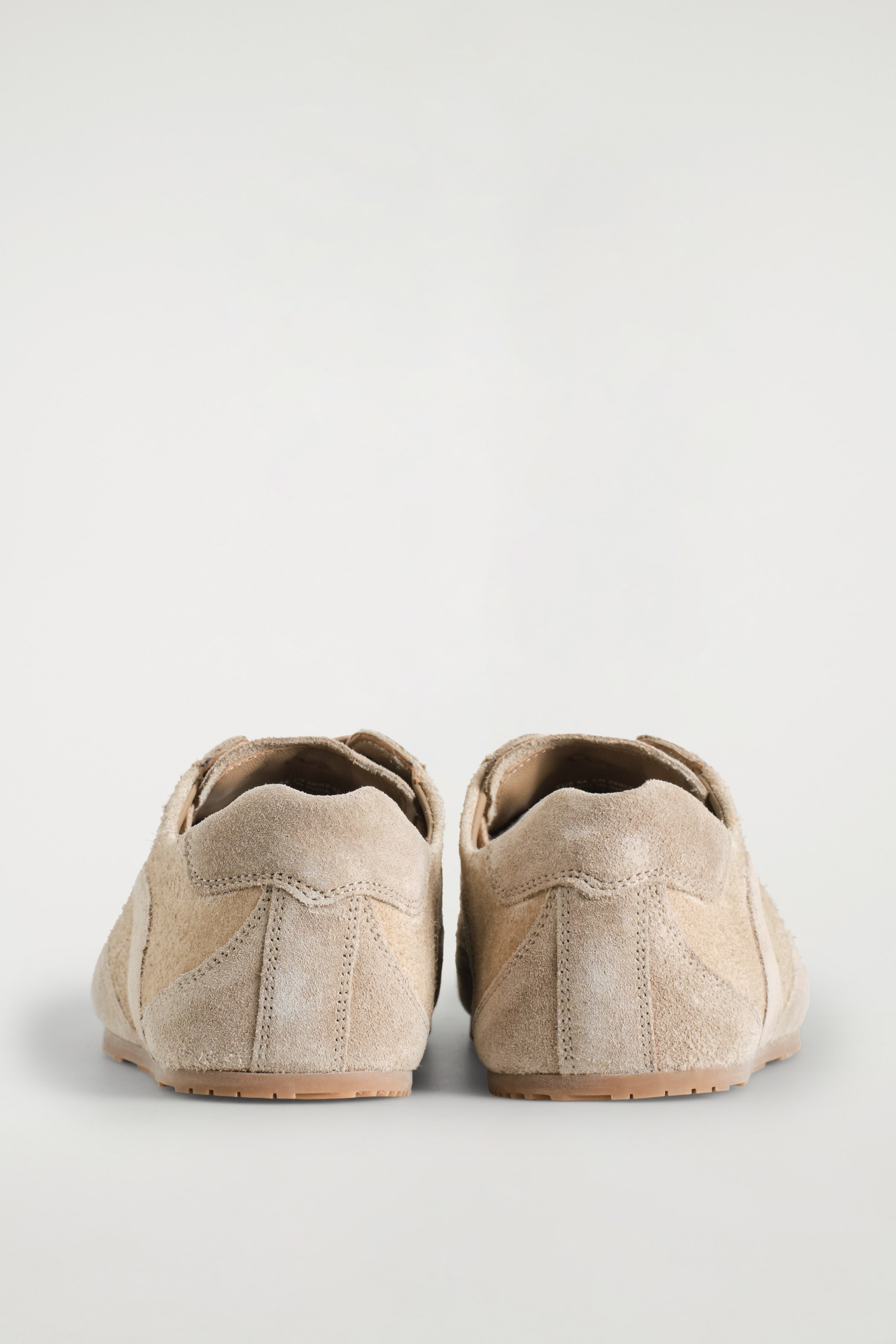 Agrandir l'image: BASKETS MINIMALISTES EN DAIM - CAPPUCCINO - HOMME | H&M CH 6