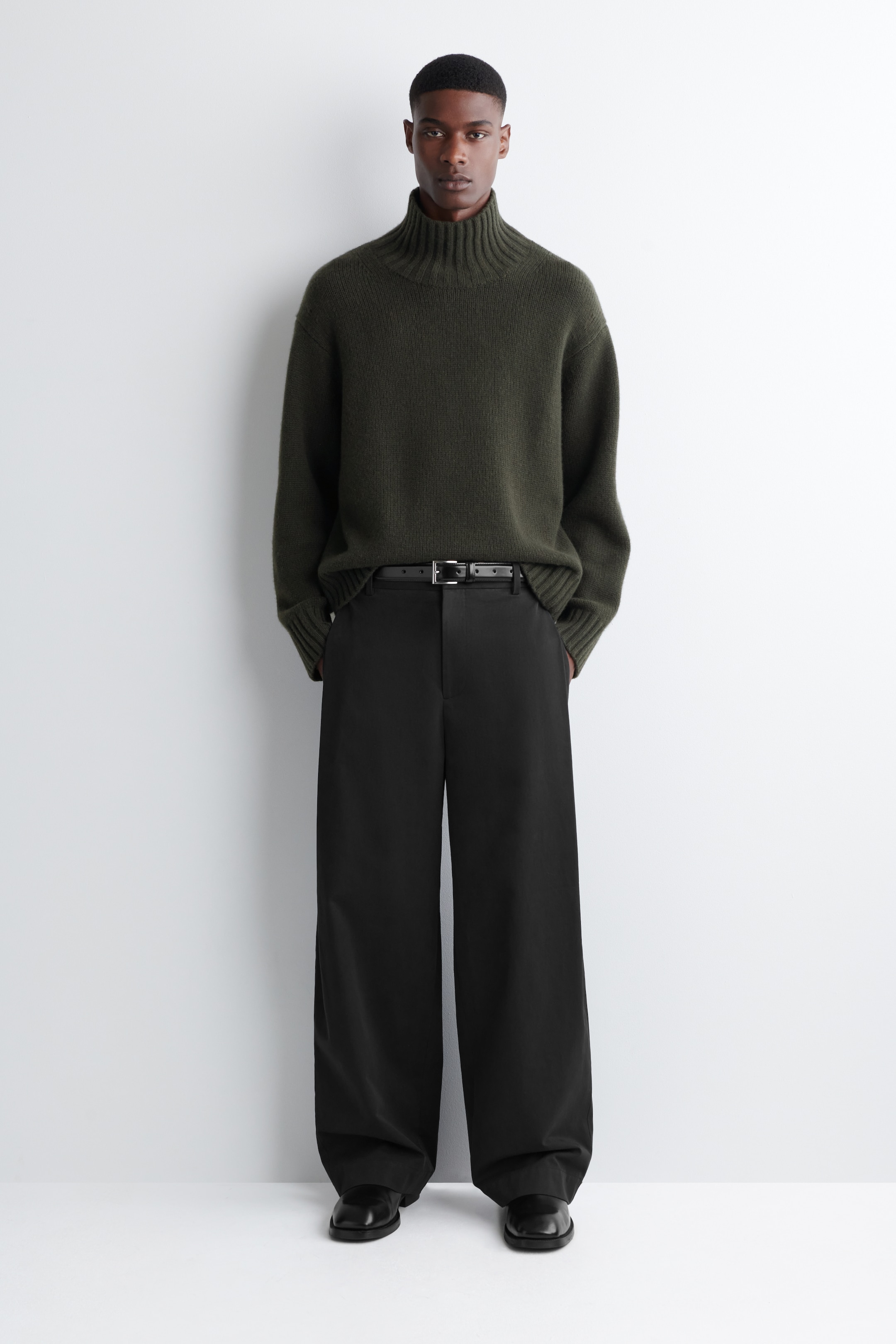 Agrandir l'image: PANTALON À PLIS LARGE EN COTON - NOIR - HOMME | H&M FR 1