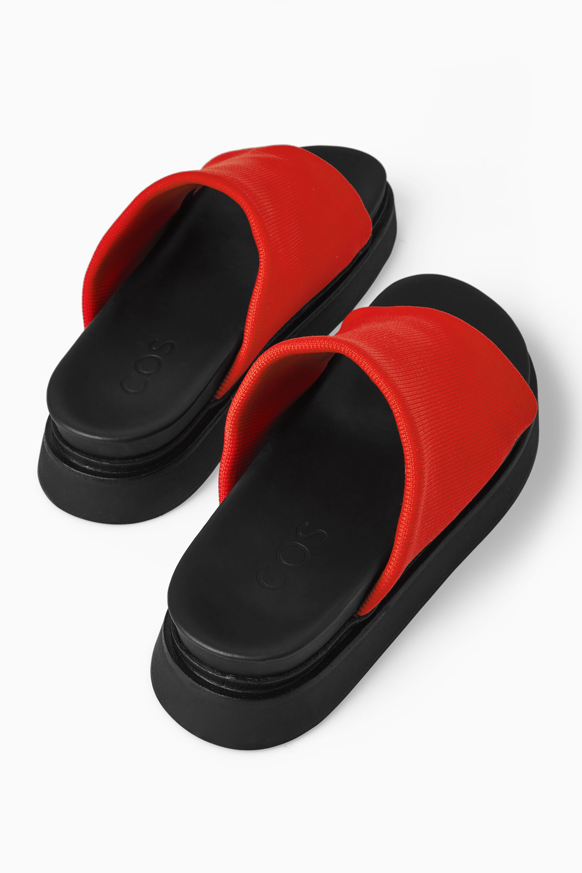 KNITTED SLIDES - RED | COS