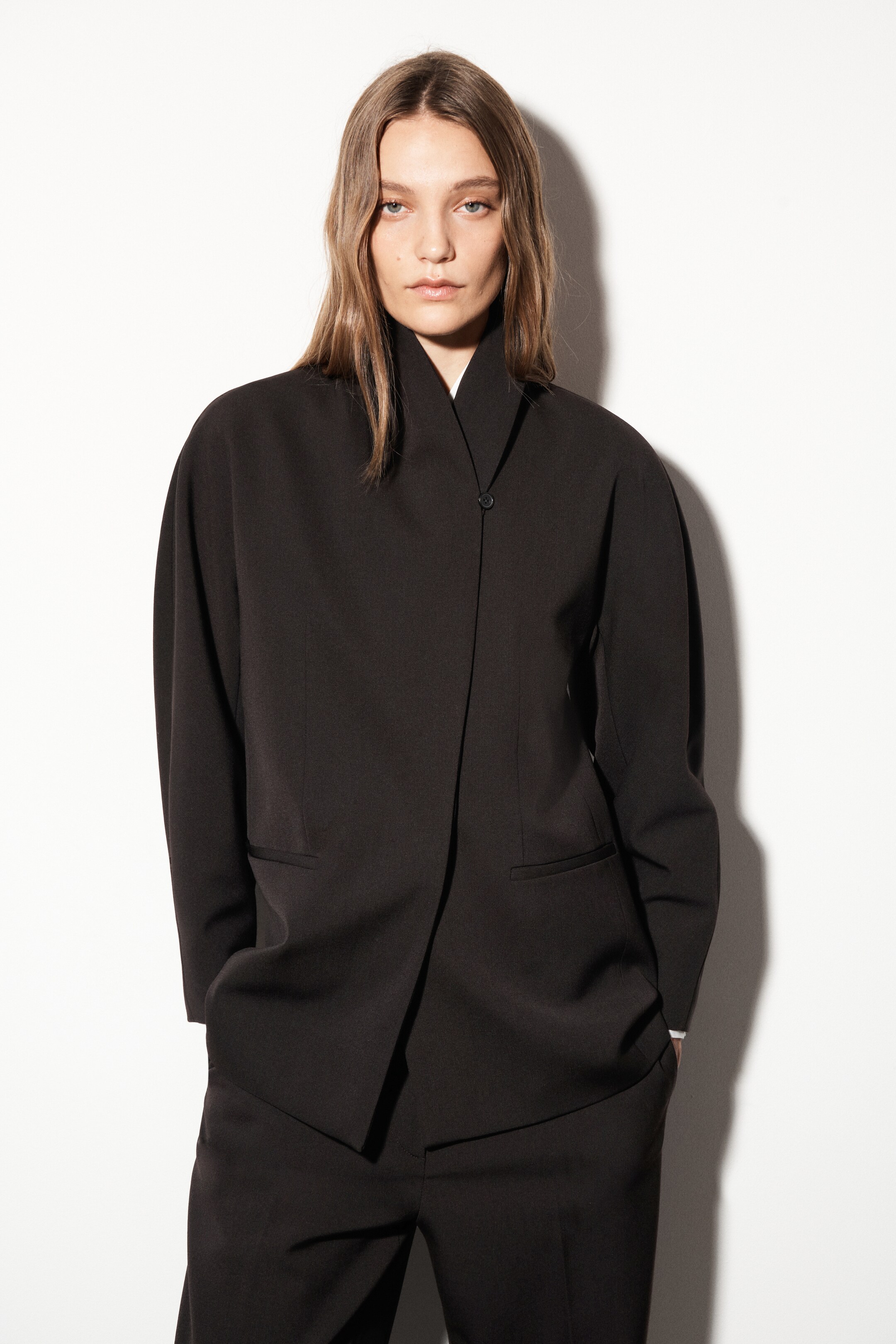 Vezi imaginea mai mare: SHAWL-COLLAR WOOL-BLEND BLAZER - MARO ÎNCHIS - FEMEI | H&M RO 2