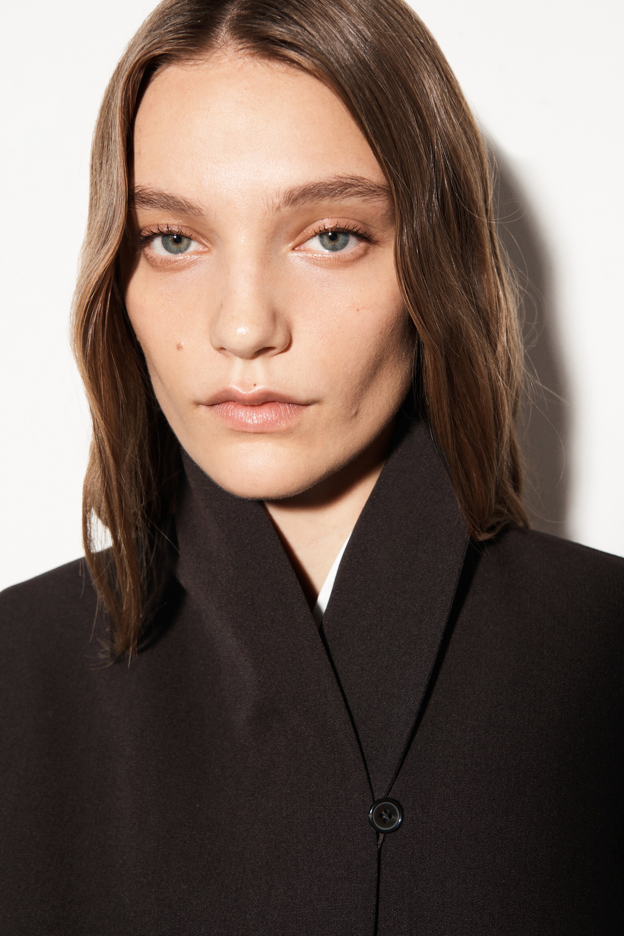 Vezi imaginea mai mare: SHAWL-COLLAR WOOL-BLEND BLAZER - MARO ÎNCHIS - FEMEI | H&M RO 4