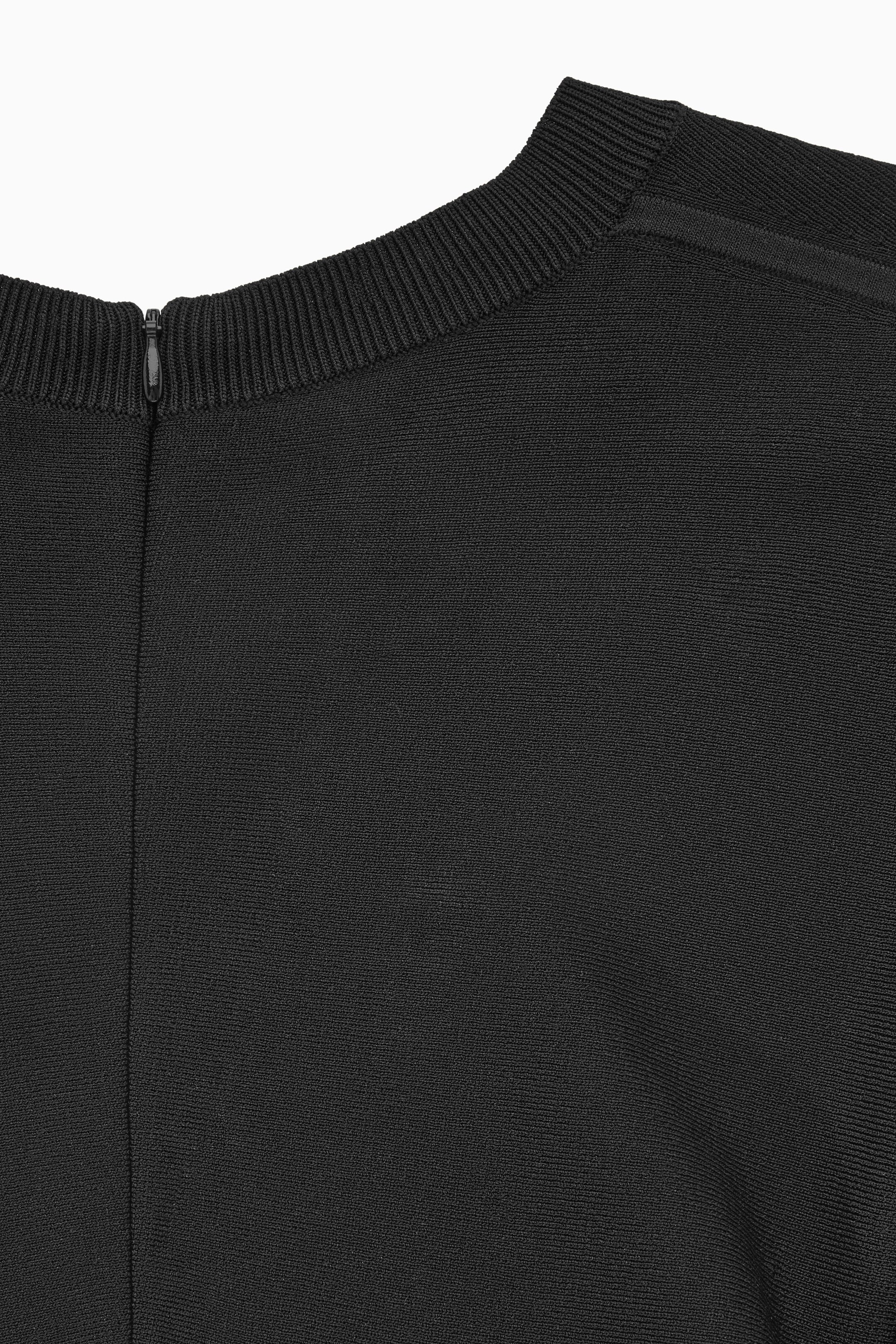 StillMedia/DescriptiveDetail