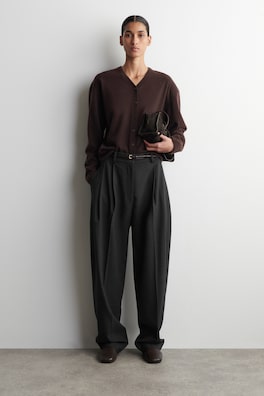 MERINO WOOL V-NECK CARDIGAN — DARK BROWN 2