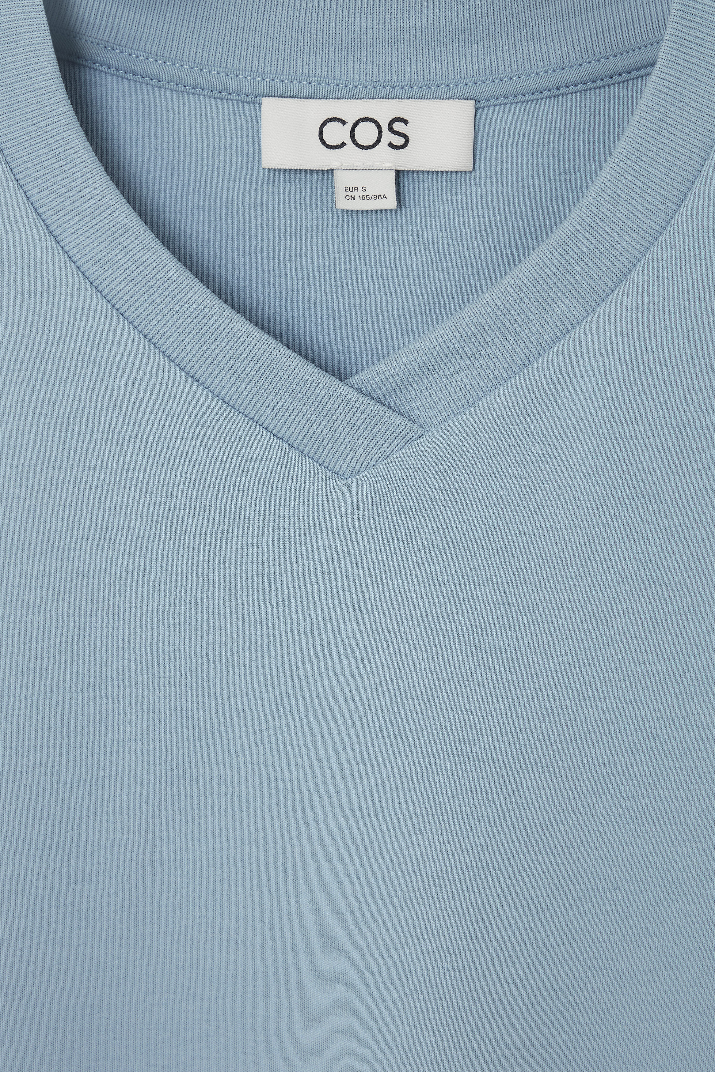 REGULAR BOXY V-NECK T-SHIRT - LIGHT BLUE | COS