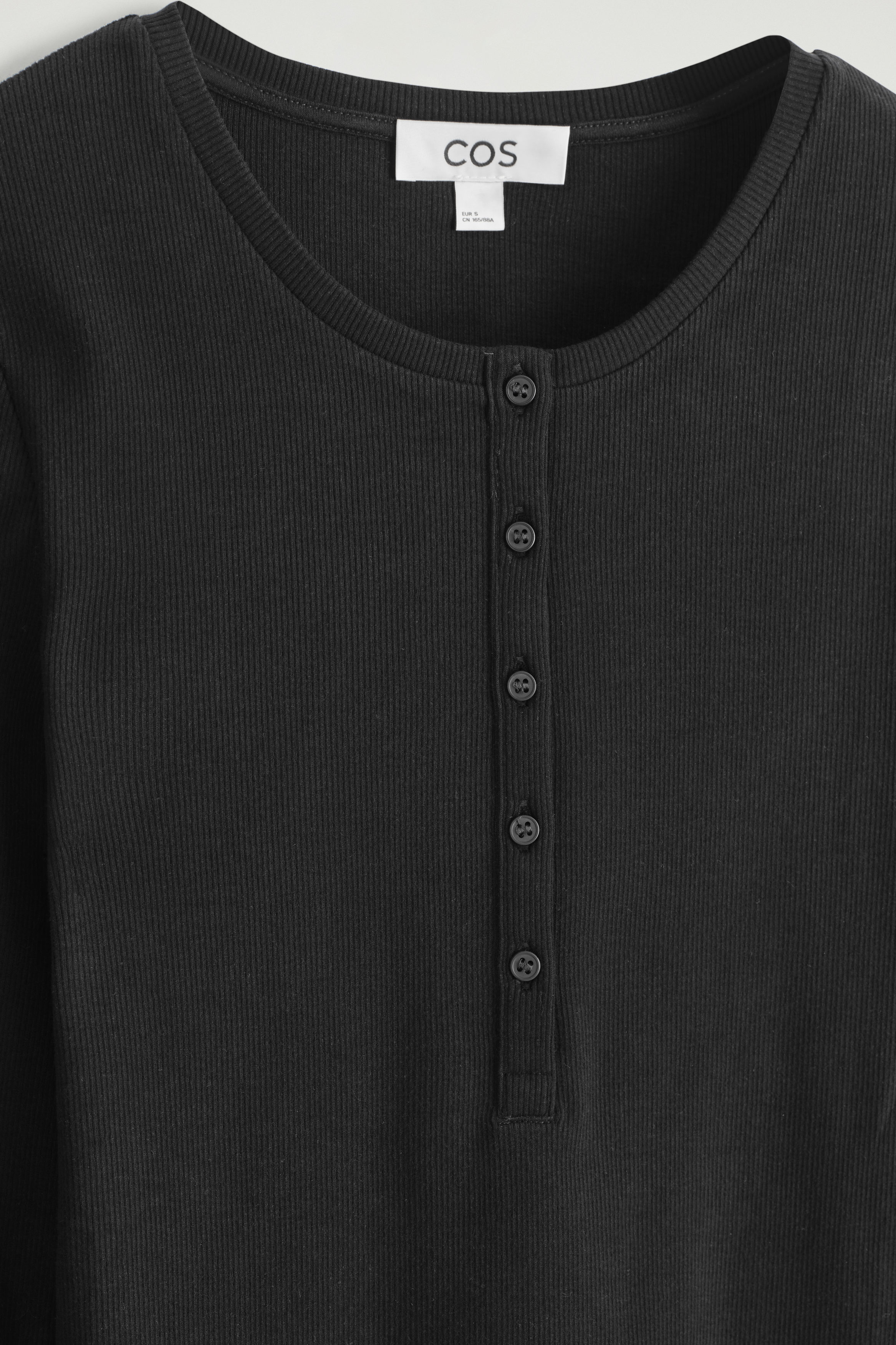 LONG-SLEEVED HENLEY TOP - BLACK | COS